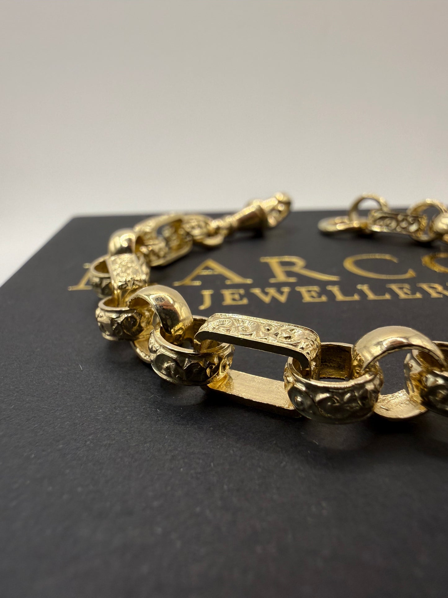 9ct Gold Gypsy Bracelet 7.5" 8mm 19.06g