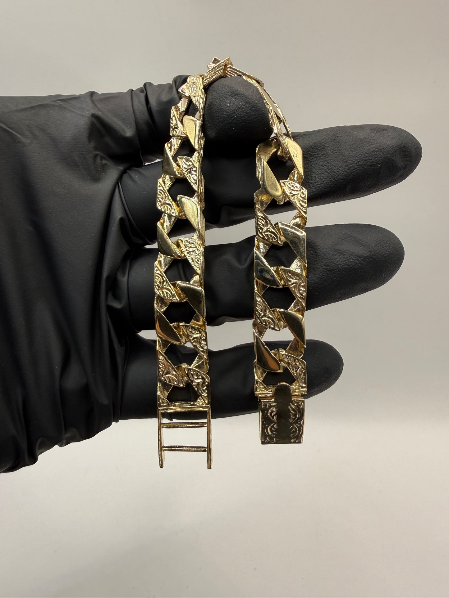 9ct Gold Chaps Bracelet 8" 12.5mm 27.36g