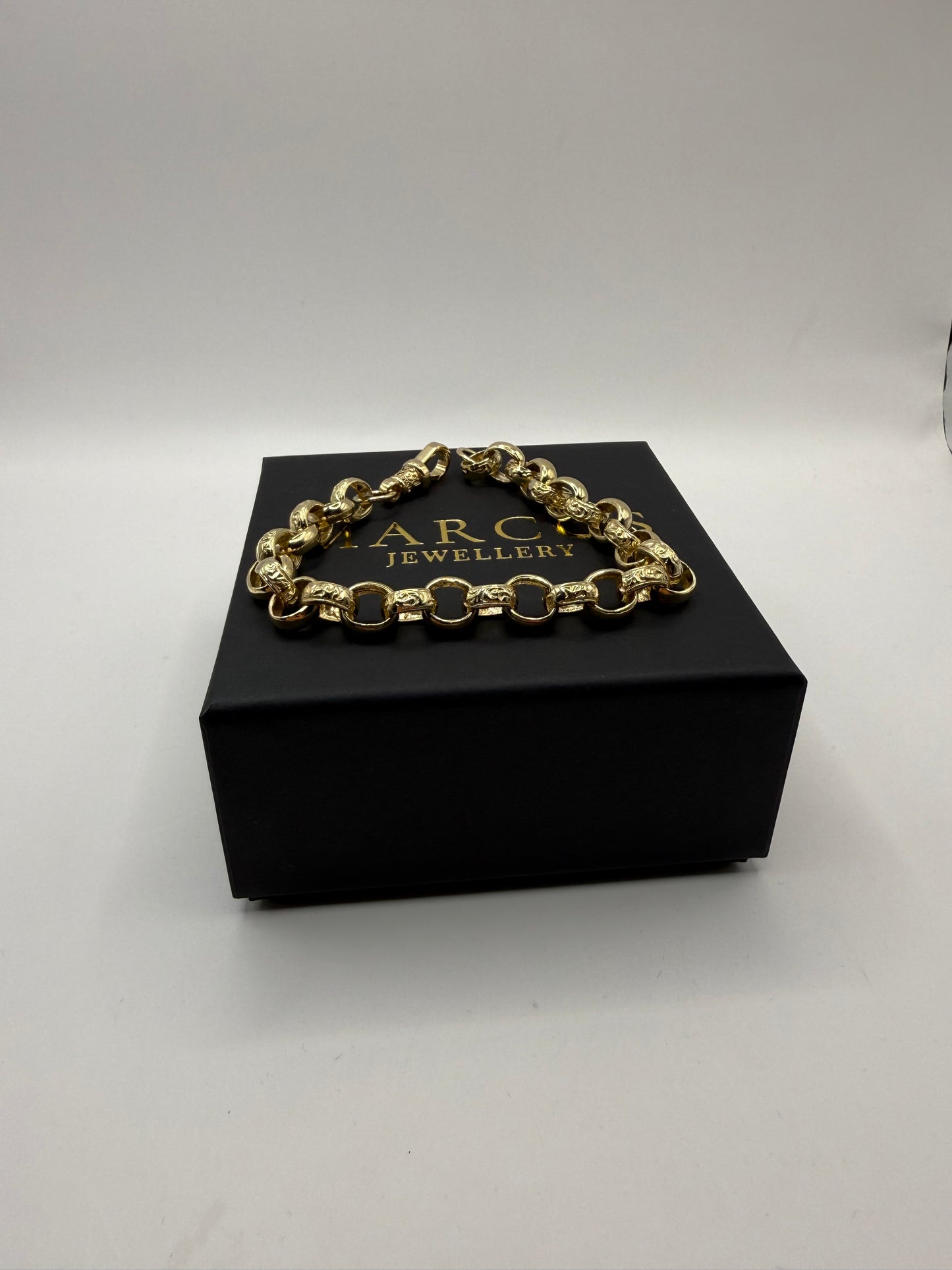 9ct Gold Belcher Bracelet 9.6" 10-11mm 29.1g