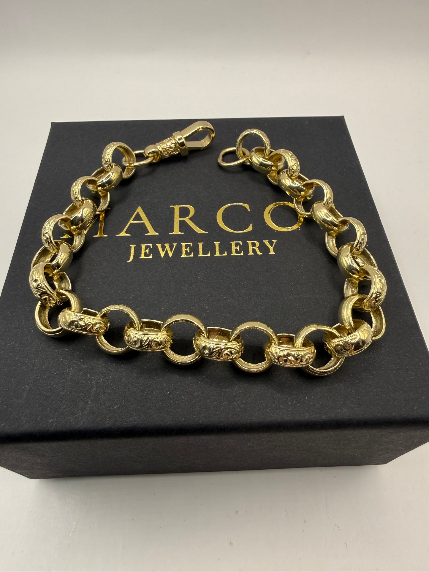 9ct Gold Belcher Bracelet 9.65" 11mm 28.67g