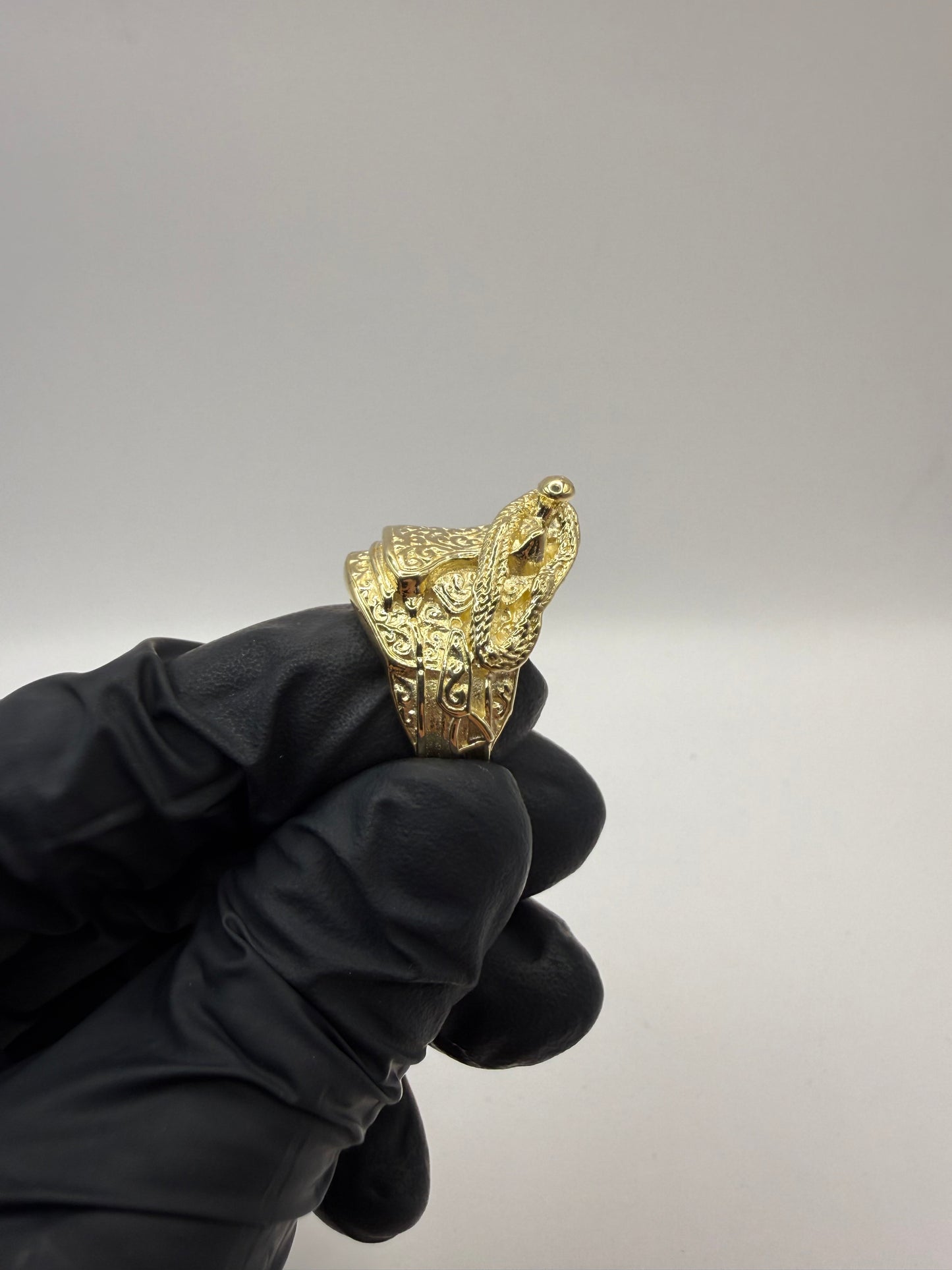 9ct Gold Saddle Ring Size V 20.44g