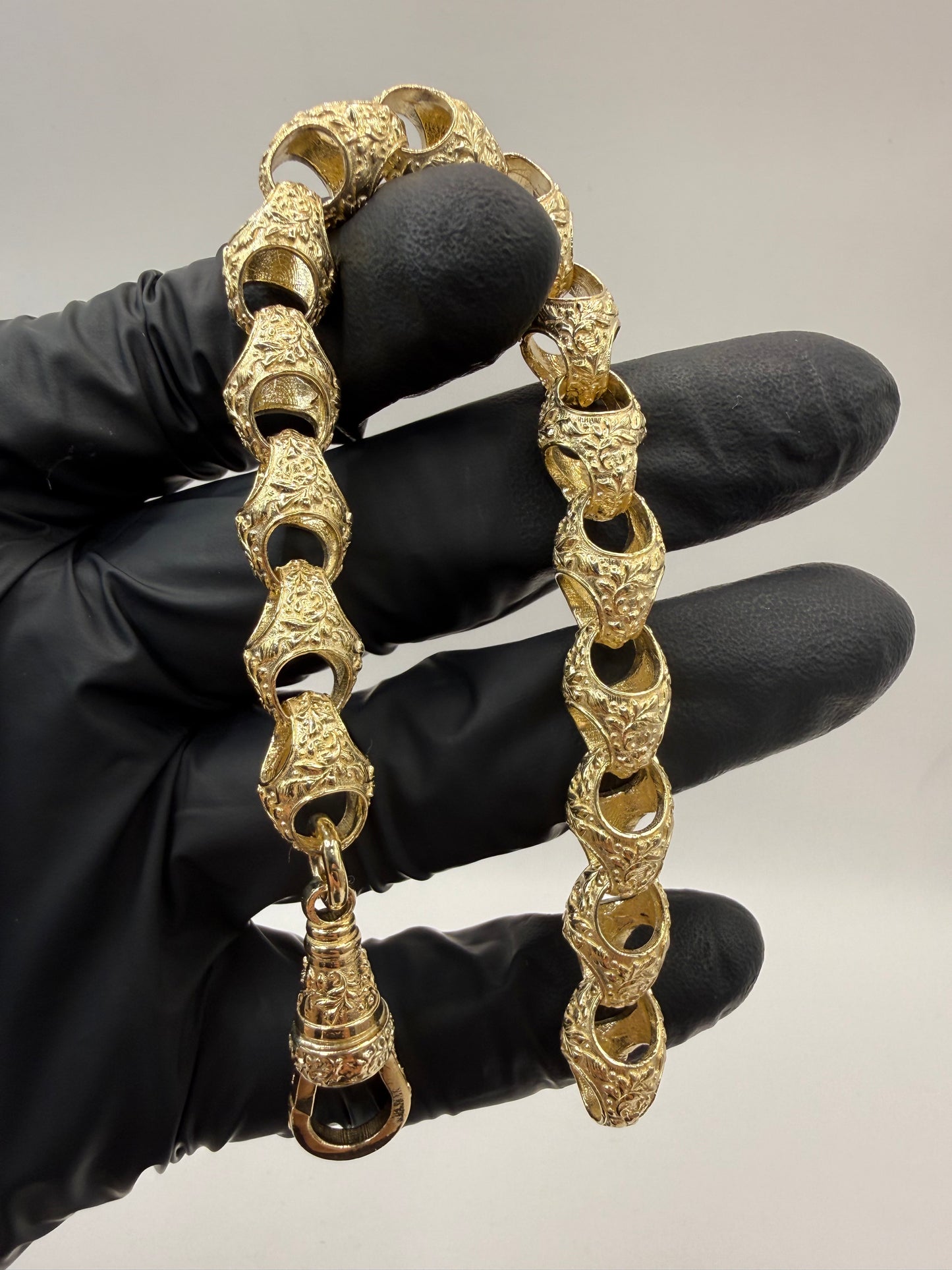 9ct Gold Acorn Bracelet 8" 10mm 35.4g