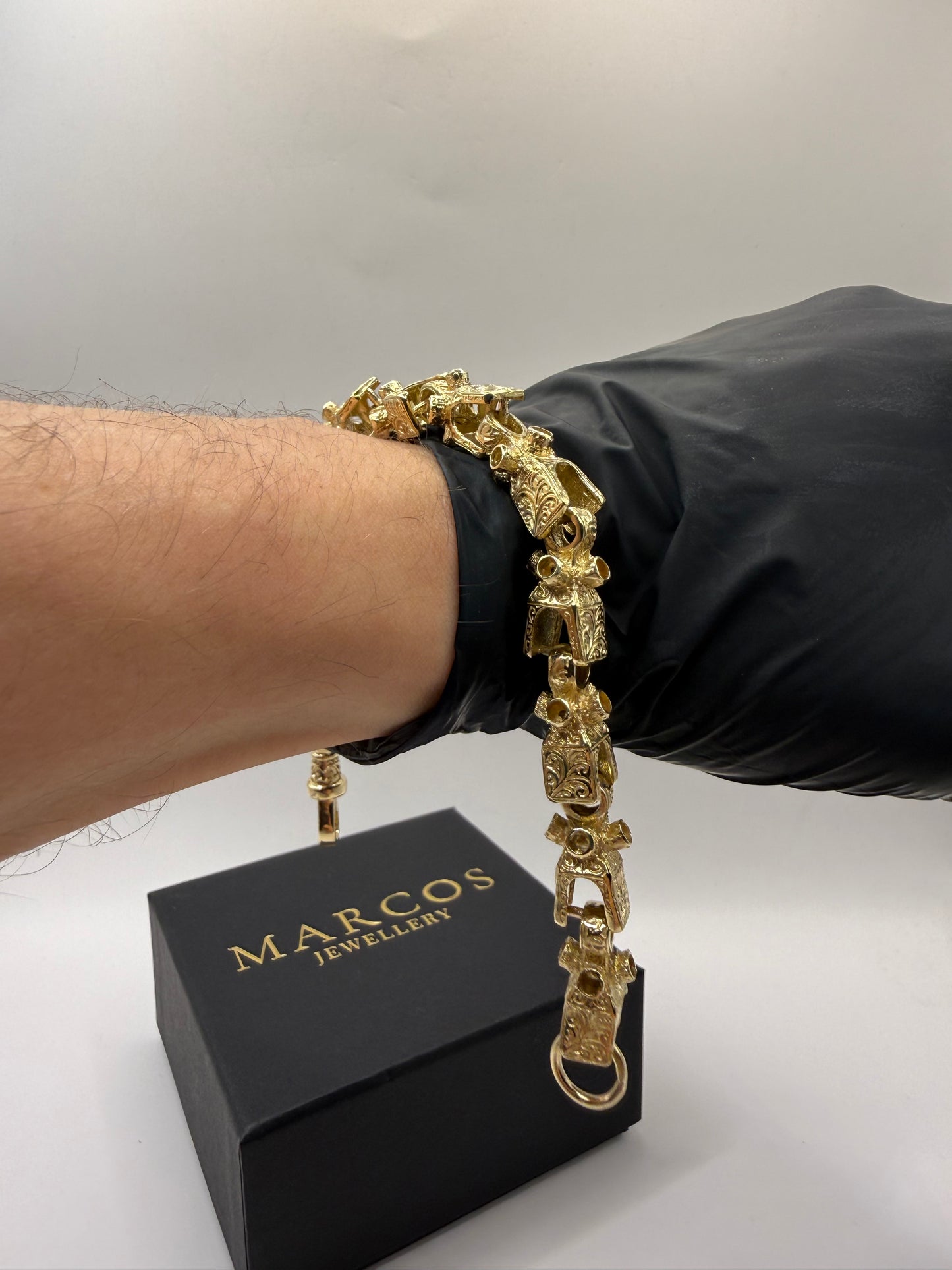 9ct Gold Lego Bracelet 9.5" 11mm 48g