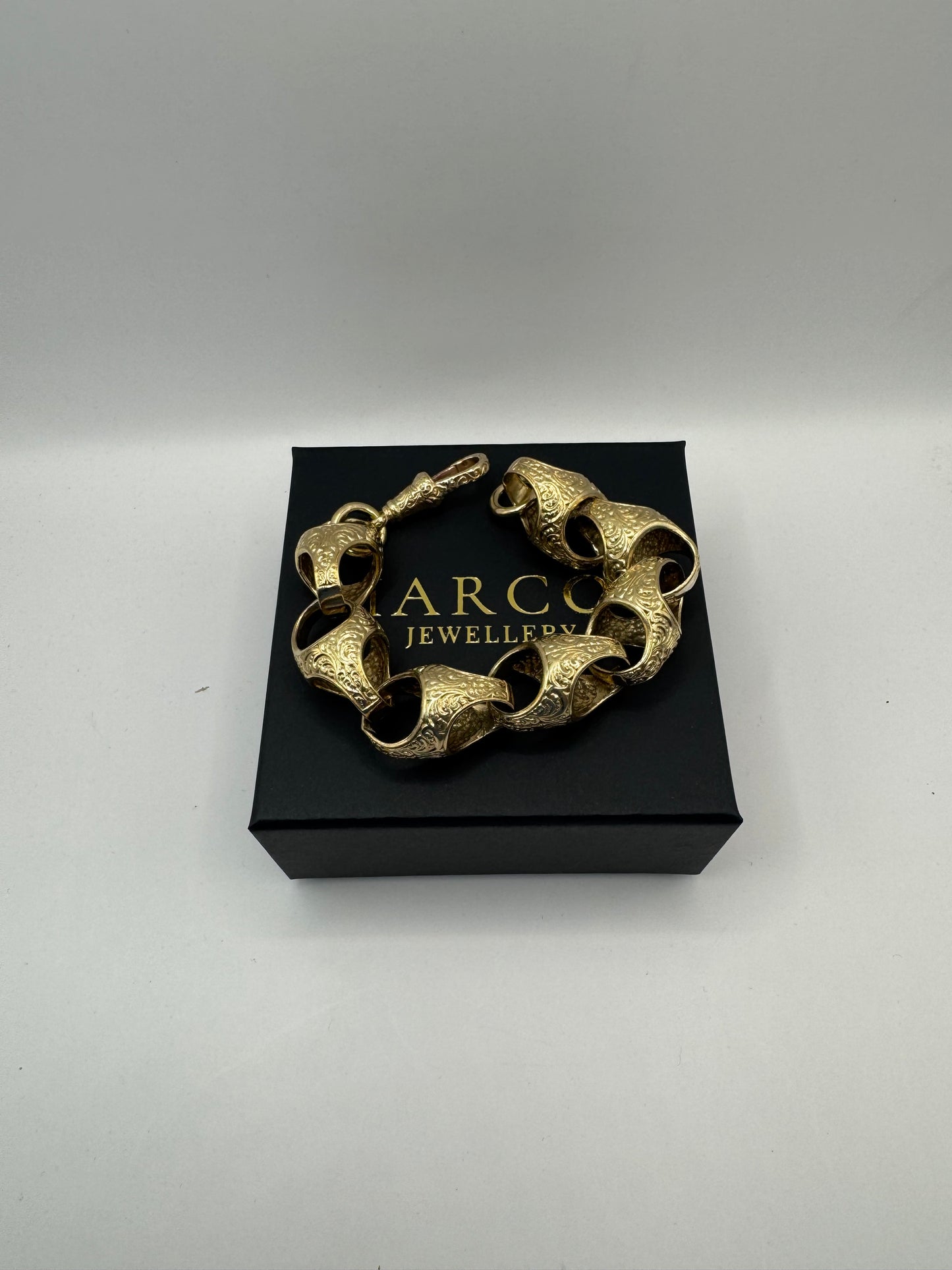 9ct Gold Acorn Bracelet