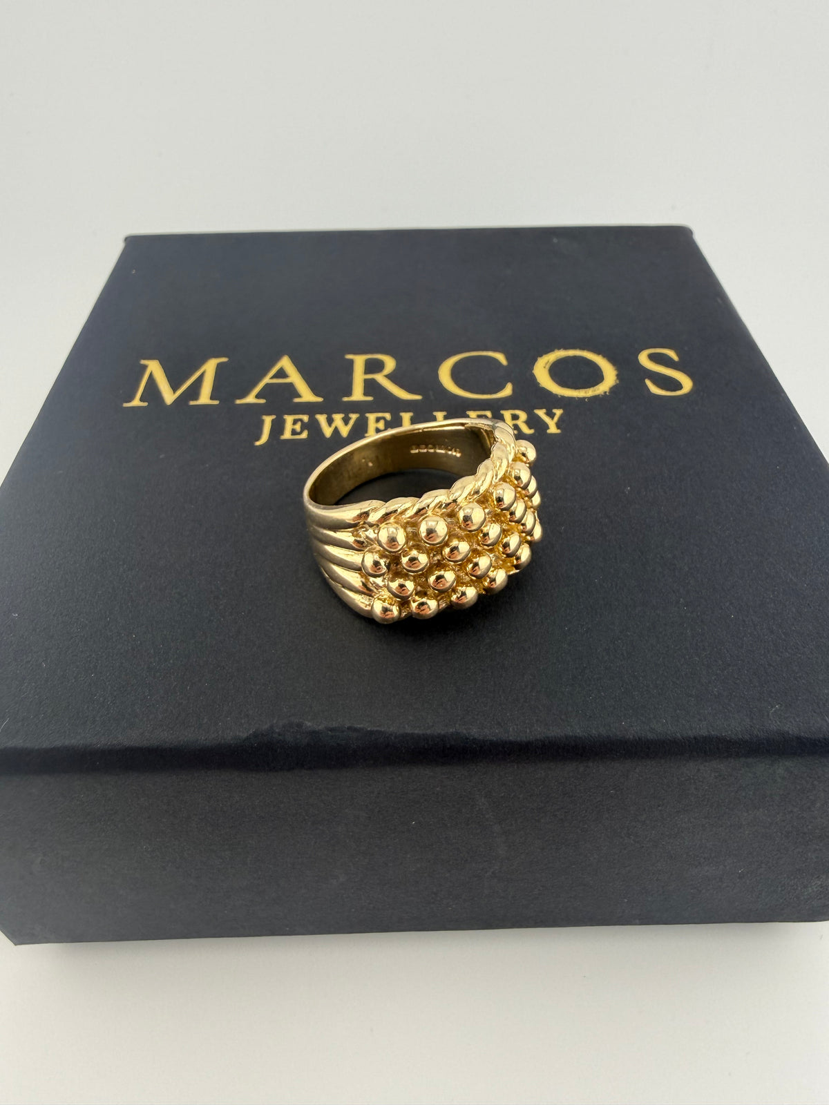 9ct Gold Keeper Ring Size T 14.1g
