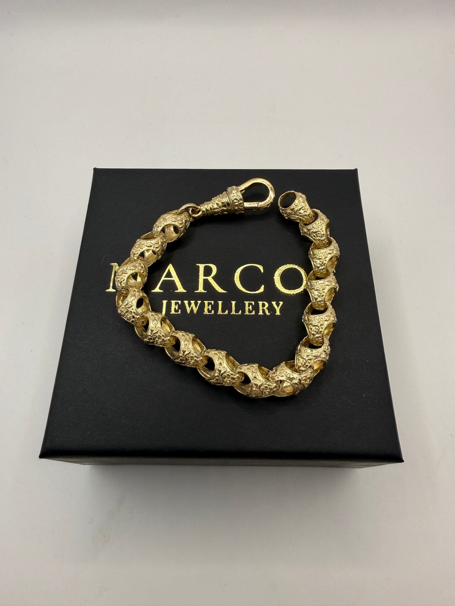 9ct Gold Acorn Bracelet 8" 10mm 35.4g