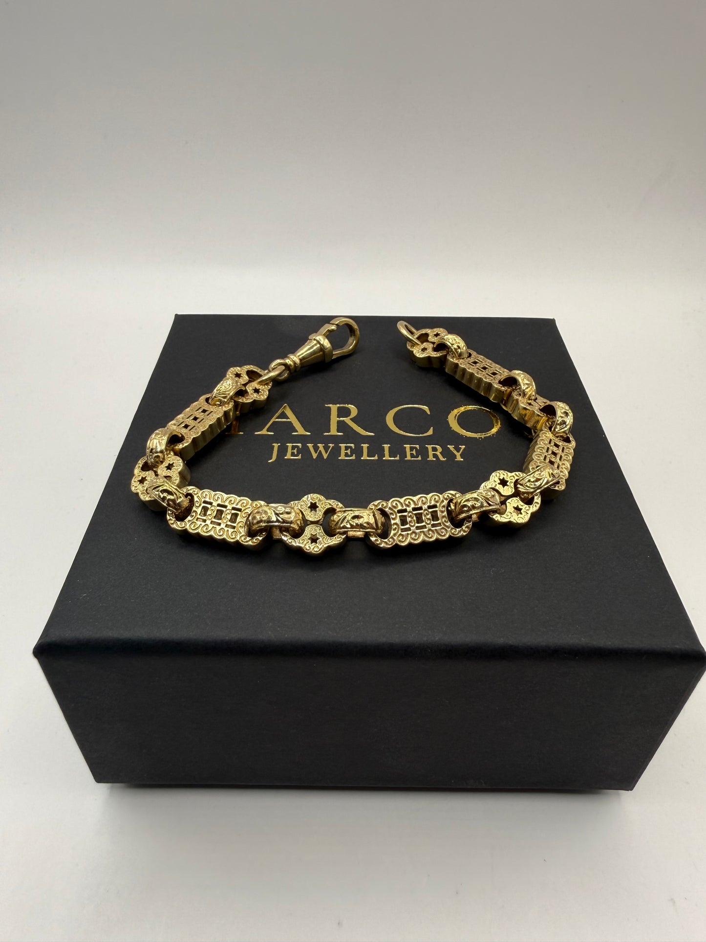 9ct Gold Stars & Bars Bracelet 8.75" 10mm 28.54g