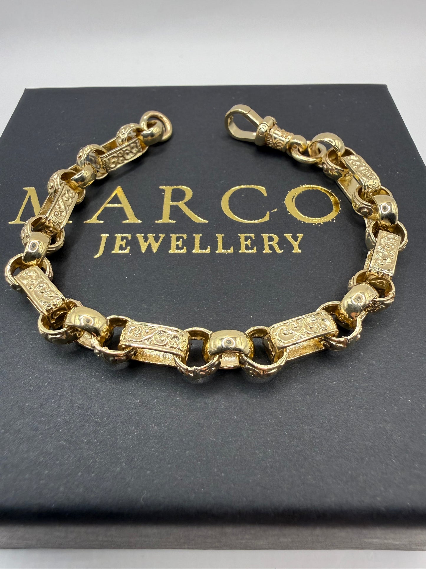 9ct Gold Gypsy Bracelet 7.25" 8mm 19.39g