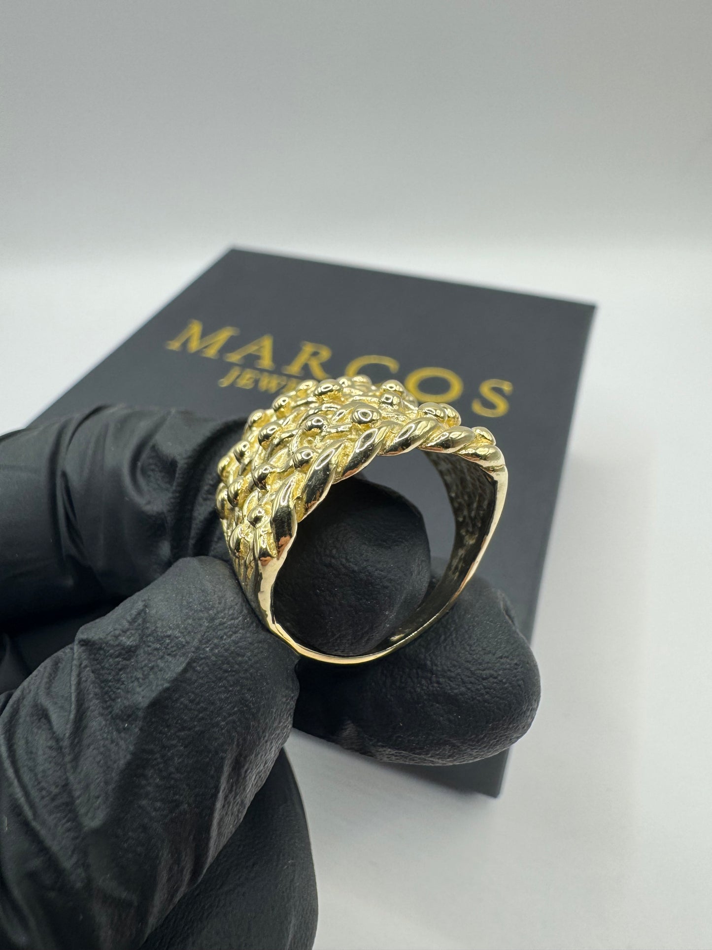 9ct Gold Keeper Ring Size S 11g