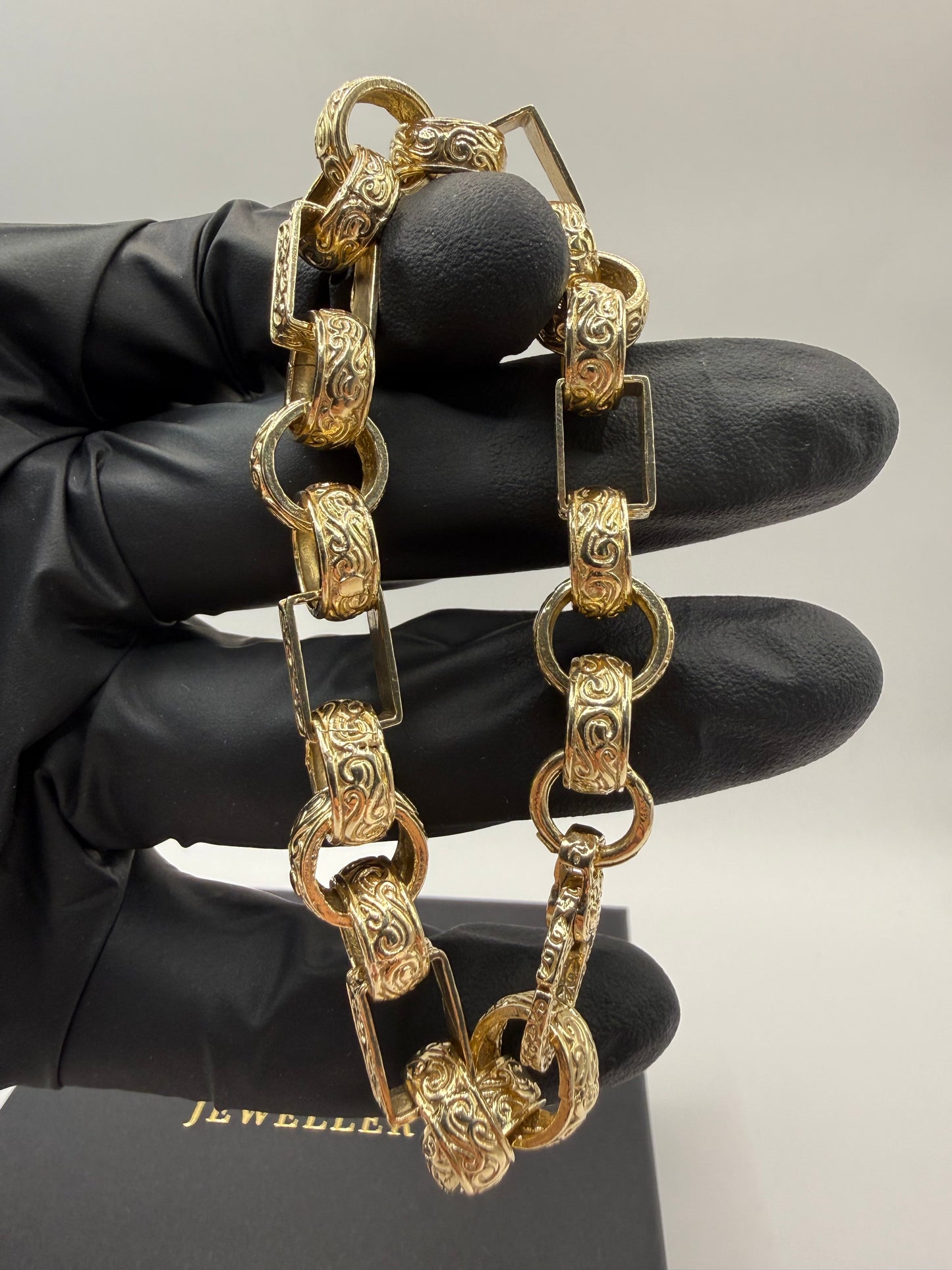 9ct Gold Gypsy Link Bracelet 8" 11mm 29.67g