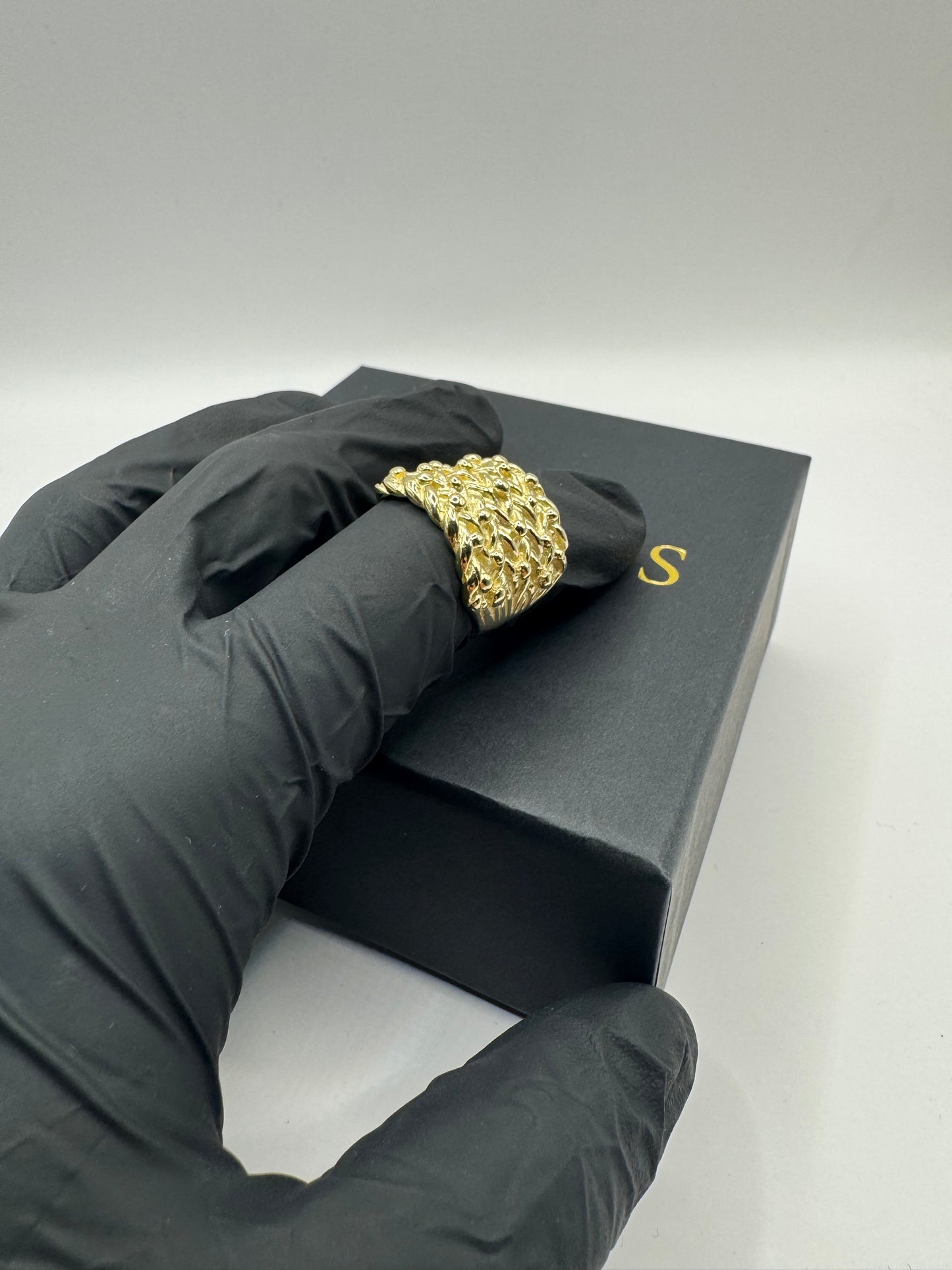 9ct Gold Keeper Ring Size S 11g