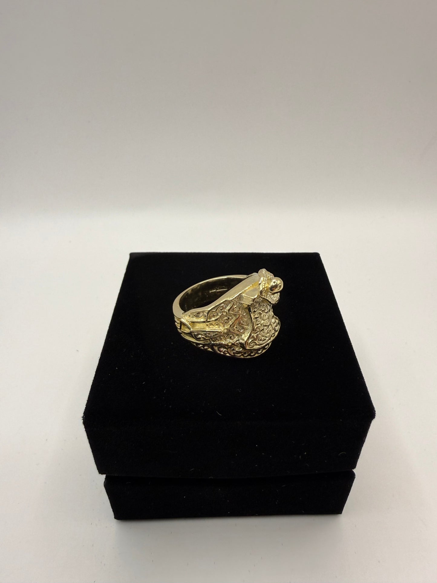 9ct Gold Saddle Ring Size V 20.44g