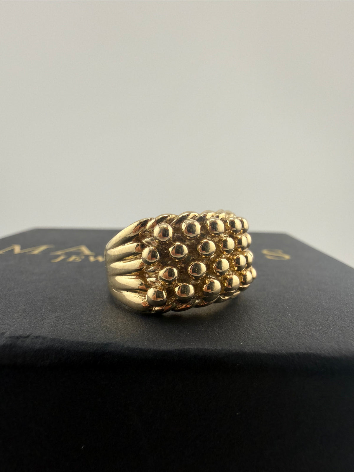 9ct Gold Keeper Ring Size T 14.1g
