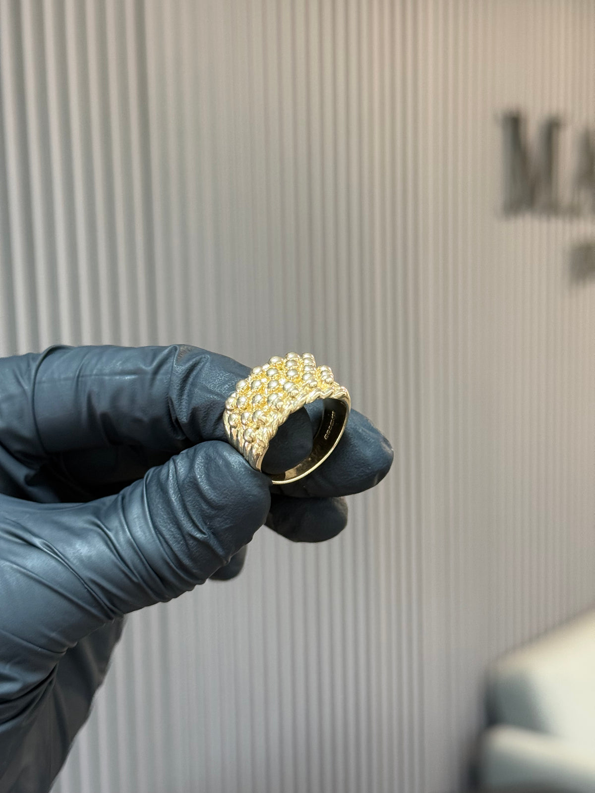 9ct Gold Keeper Ring Size T 14.1g