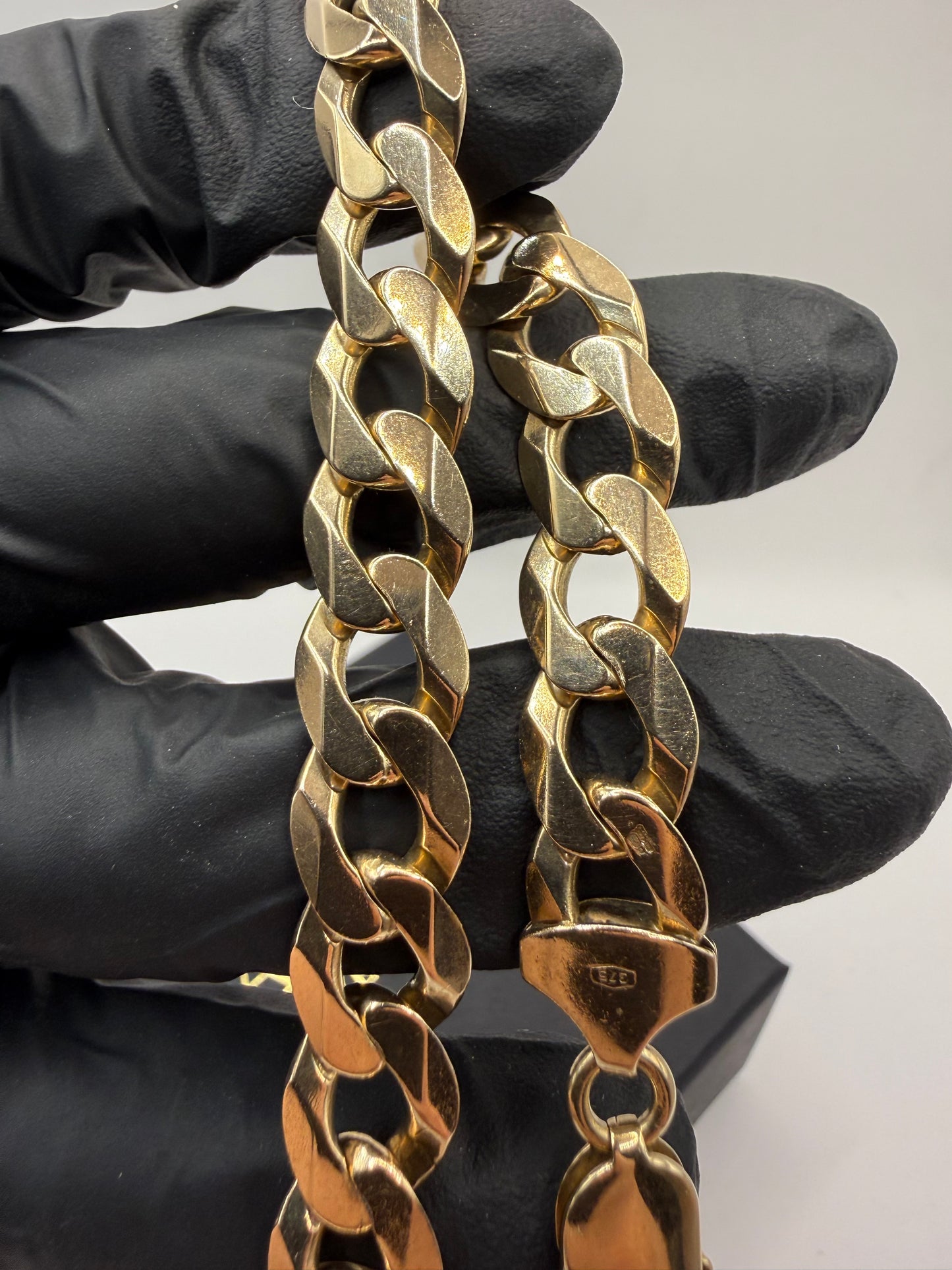 9ct Gold Curb Bracelet 9" 11/12mm 35.48g