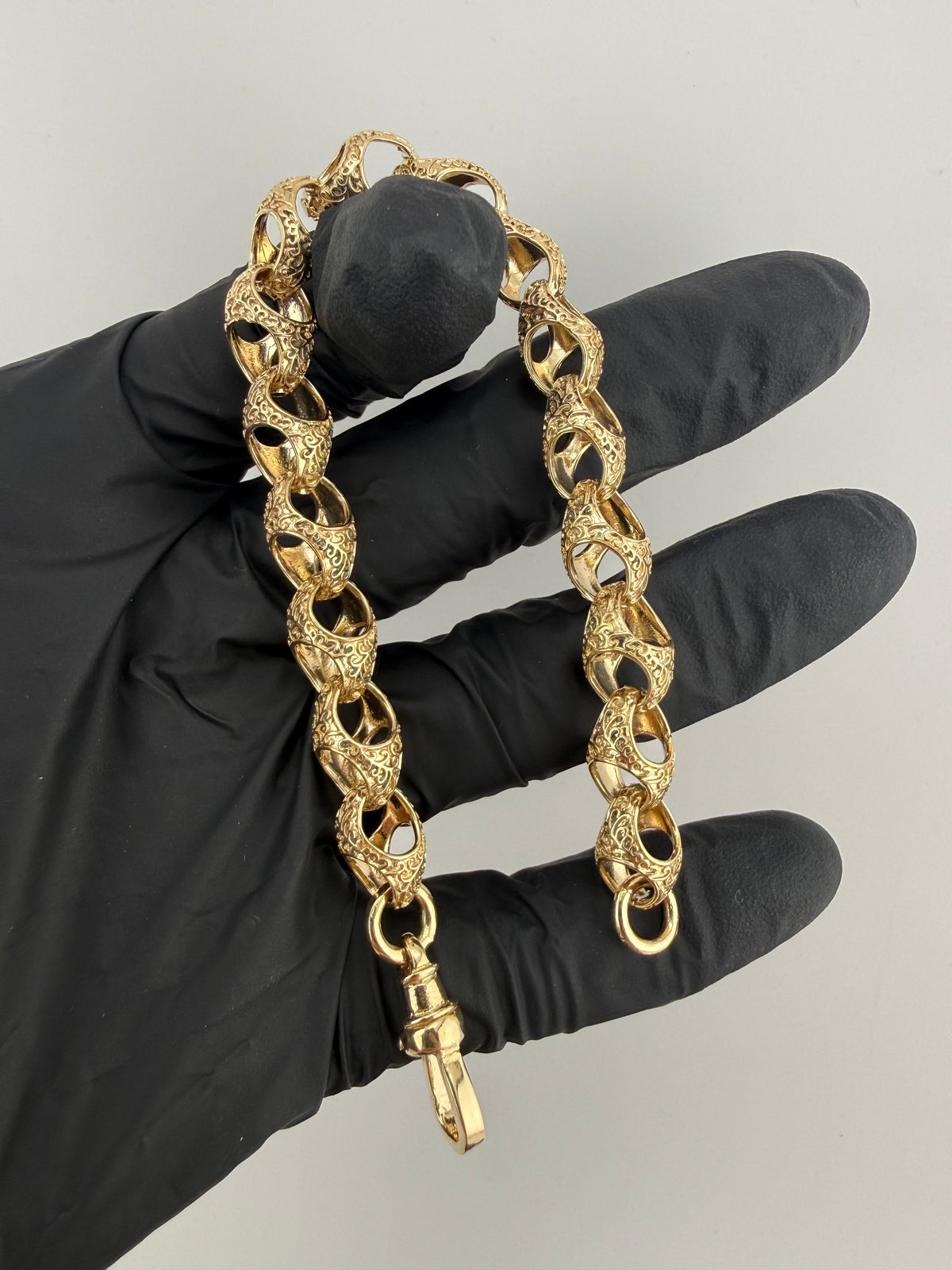 9ct Gold Acorn Bracelet 8.3" 9mm 25g