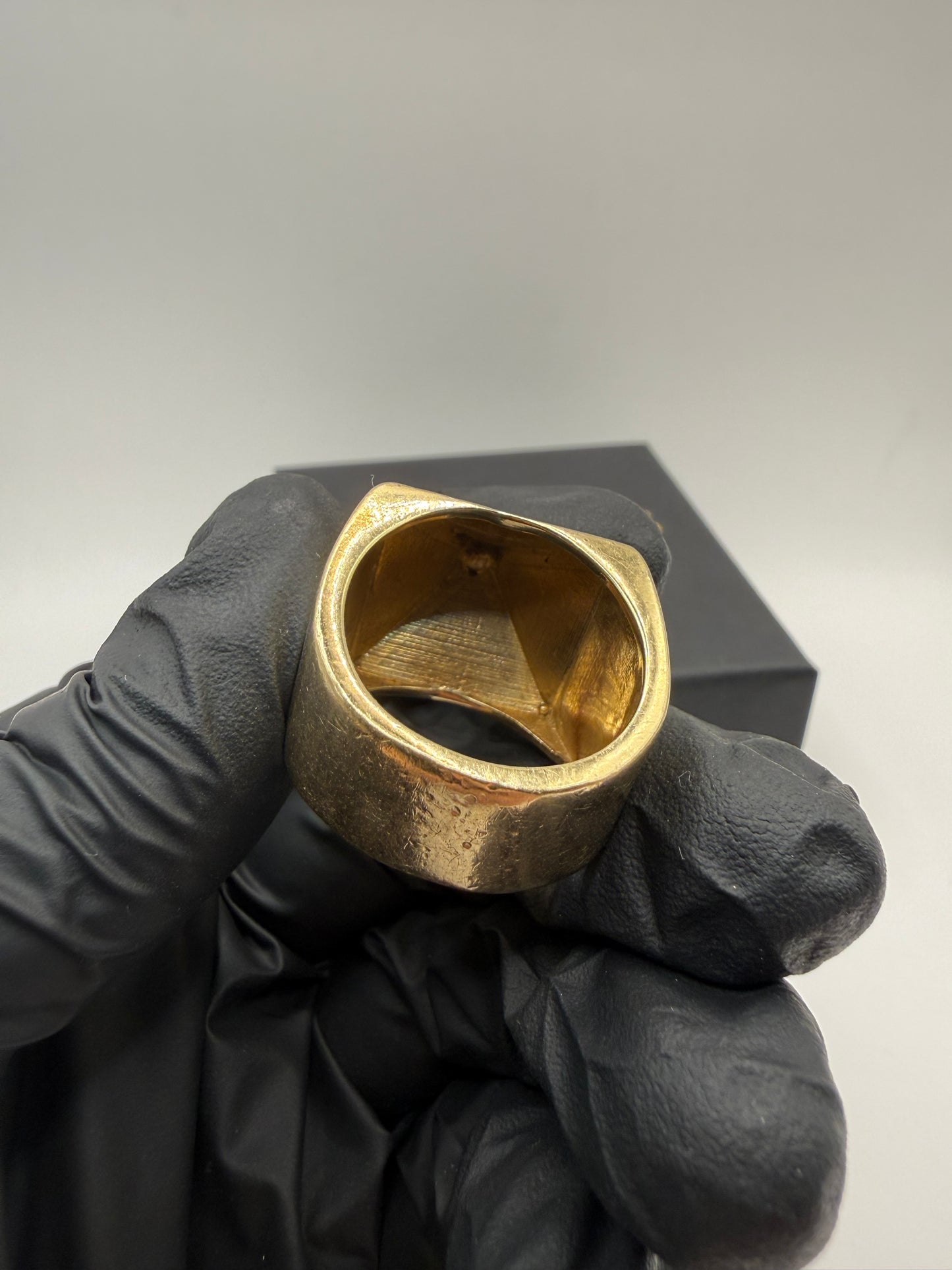 9ct Gold Pyramid Ring Size Z 29.1g