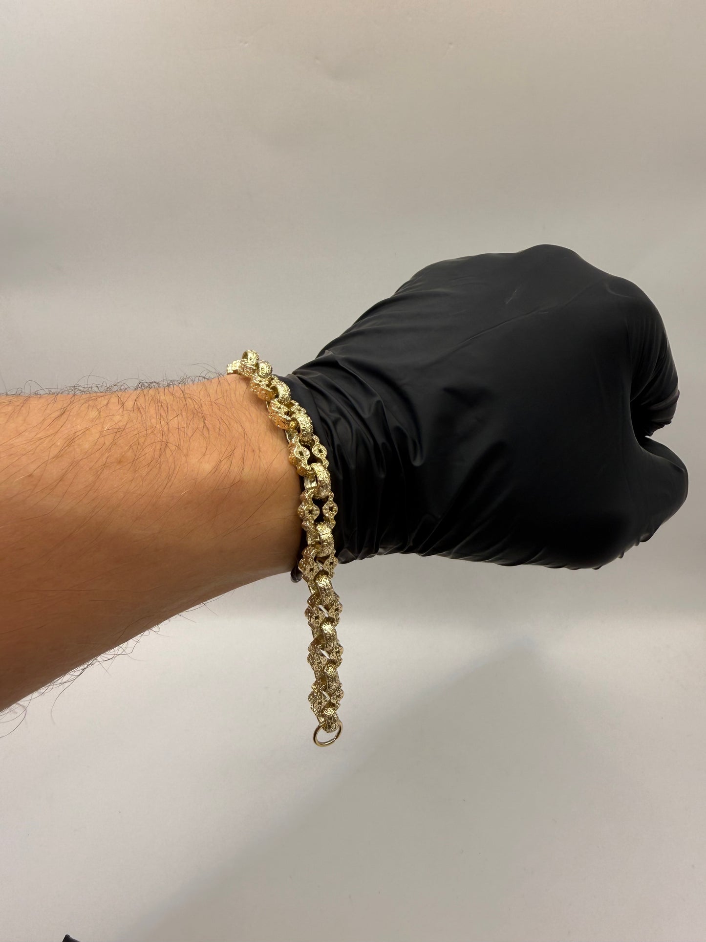 9ct Gold Stars & Belcher Bracelet 8.75" 9mm 26.96g