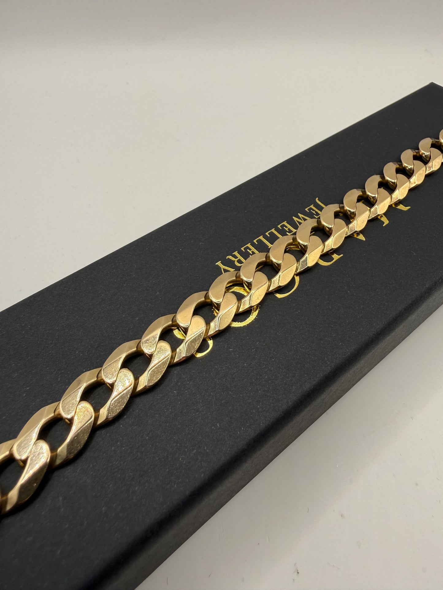 9ct Gold Curb Bracelet 9" 11/12mm 35.48g