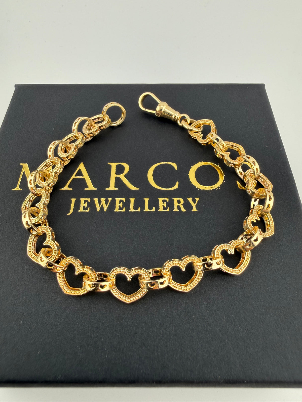 9ct Gold Heart Link bracelet 7.95” 8.5mm 11.8g