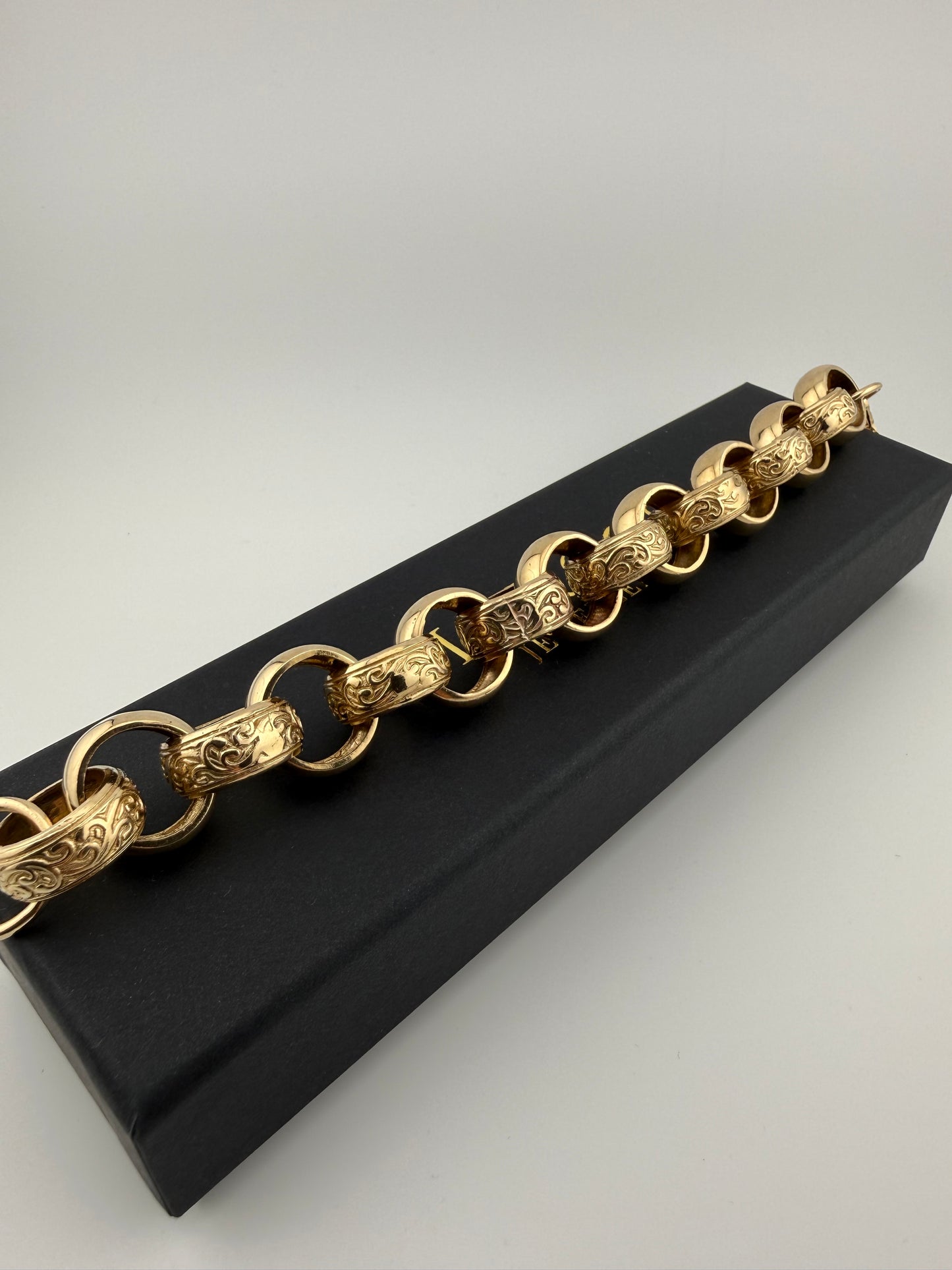 9ct Gold XL Belcher Bracelet 10" 19.5mm 74.74g