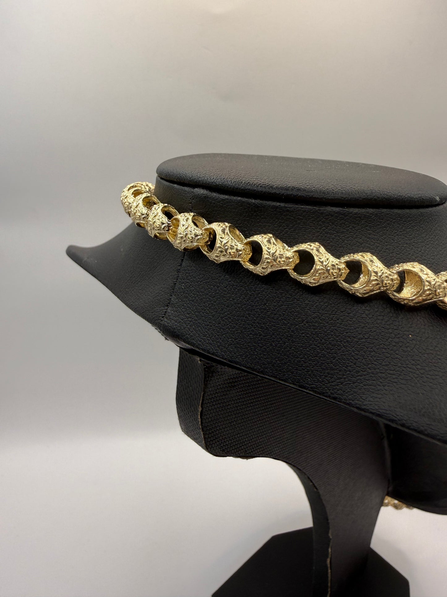 9ct Gold Acorn Chain 24.25" 8mm 62.82g