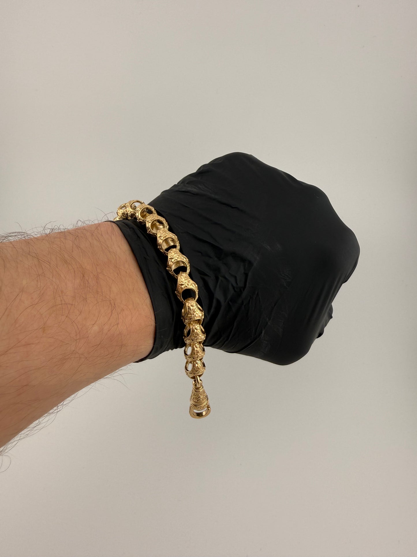 9ct Gold Acorn Bracelet 8" 10mm 31.76g