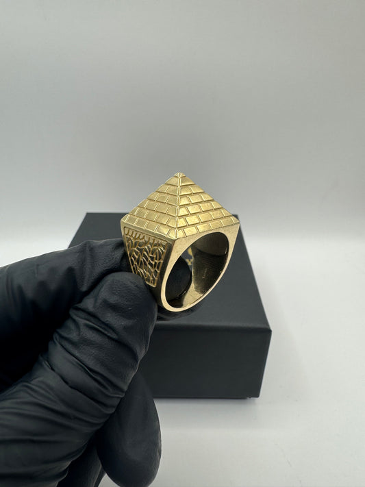 9ct Gold Pyramid Ring Size X-Y 26.45g