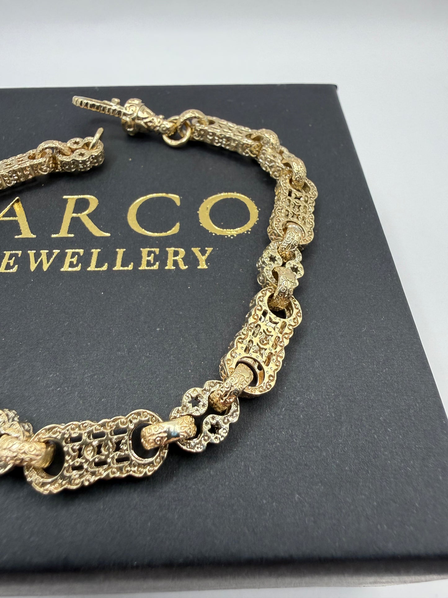 9ct Gold Stars & Bars Bracelet 9" 7mm 22.75g