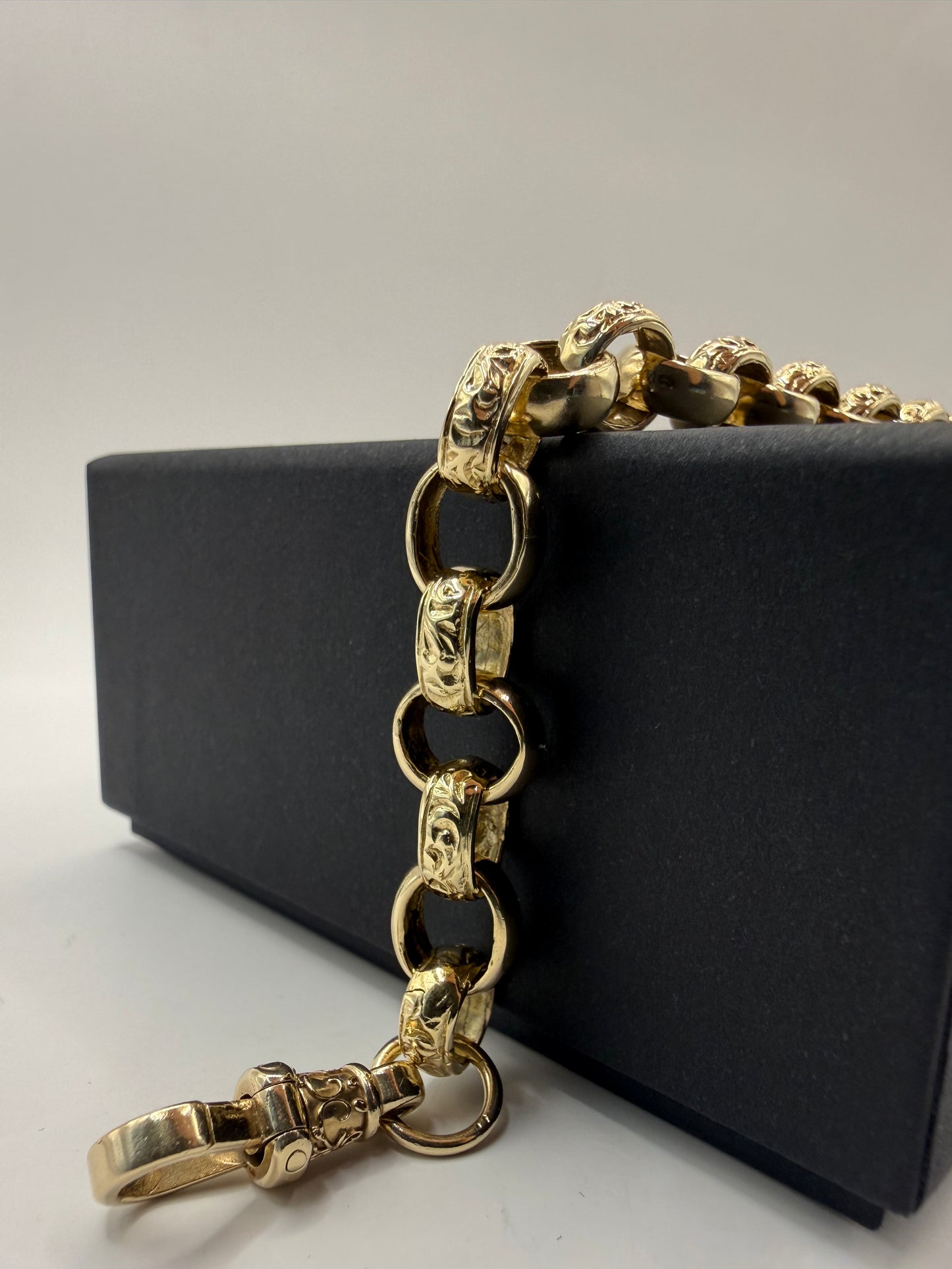 9ct Gold Belcher Bracelet 9.6" 10-11mm 29.1g