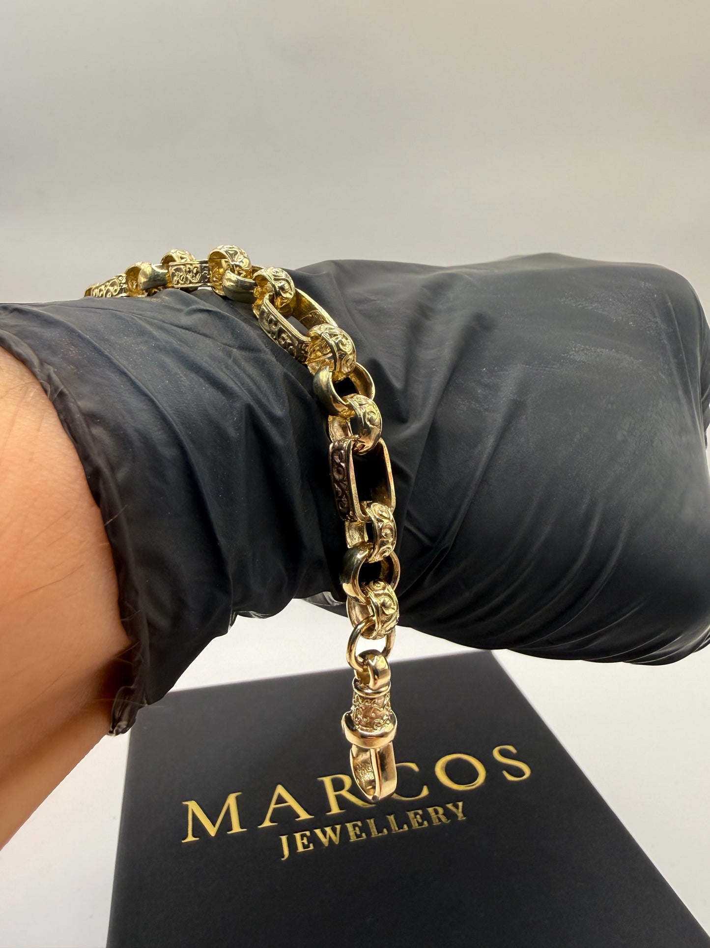 9ct Gold Gypsy Bracelet 6.75" 7.5mm 17.8g