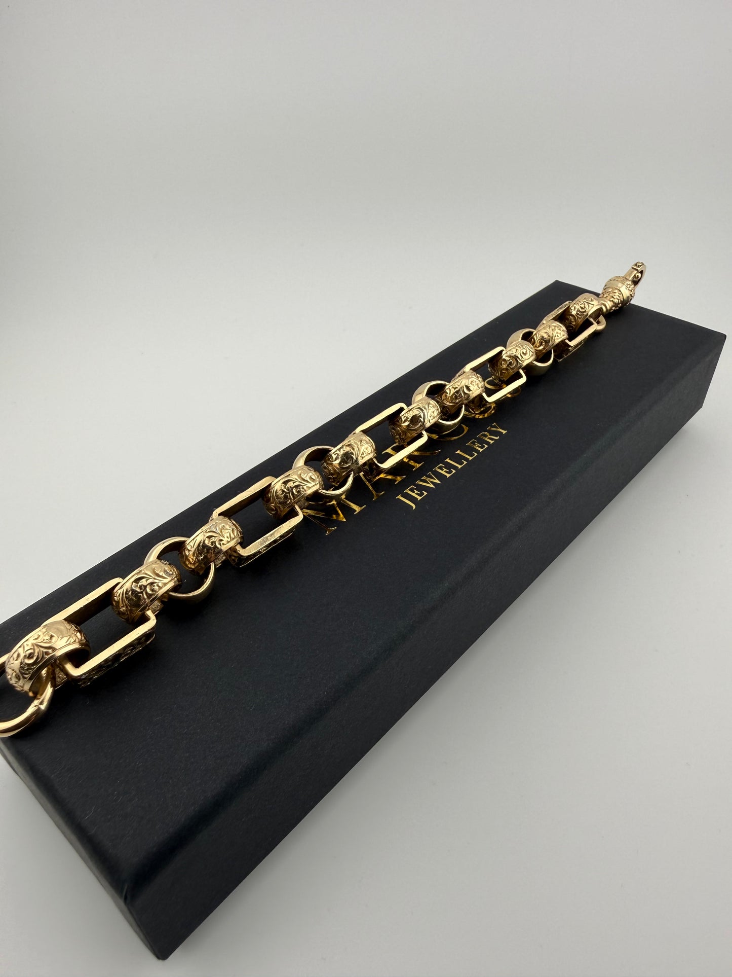 9ct Gold Gypsy Bracelet 8.75" 10/11mm 58.63g