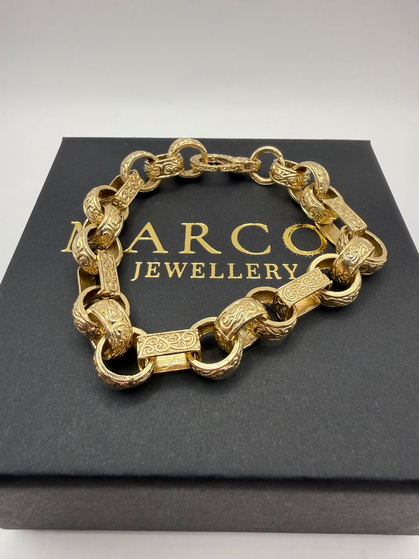 9ct Gold Gypsy Link Bracelet 8" 11mm 29.67g