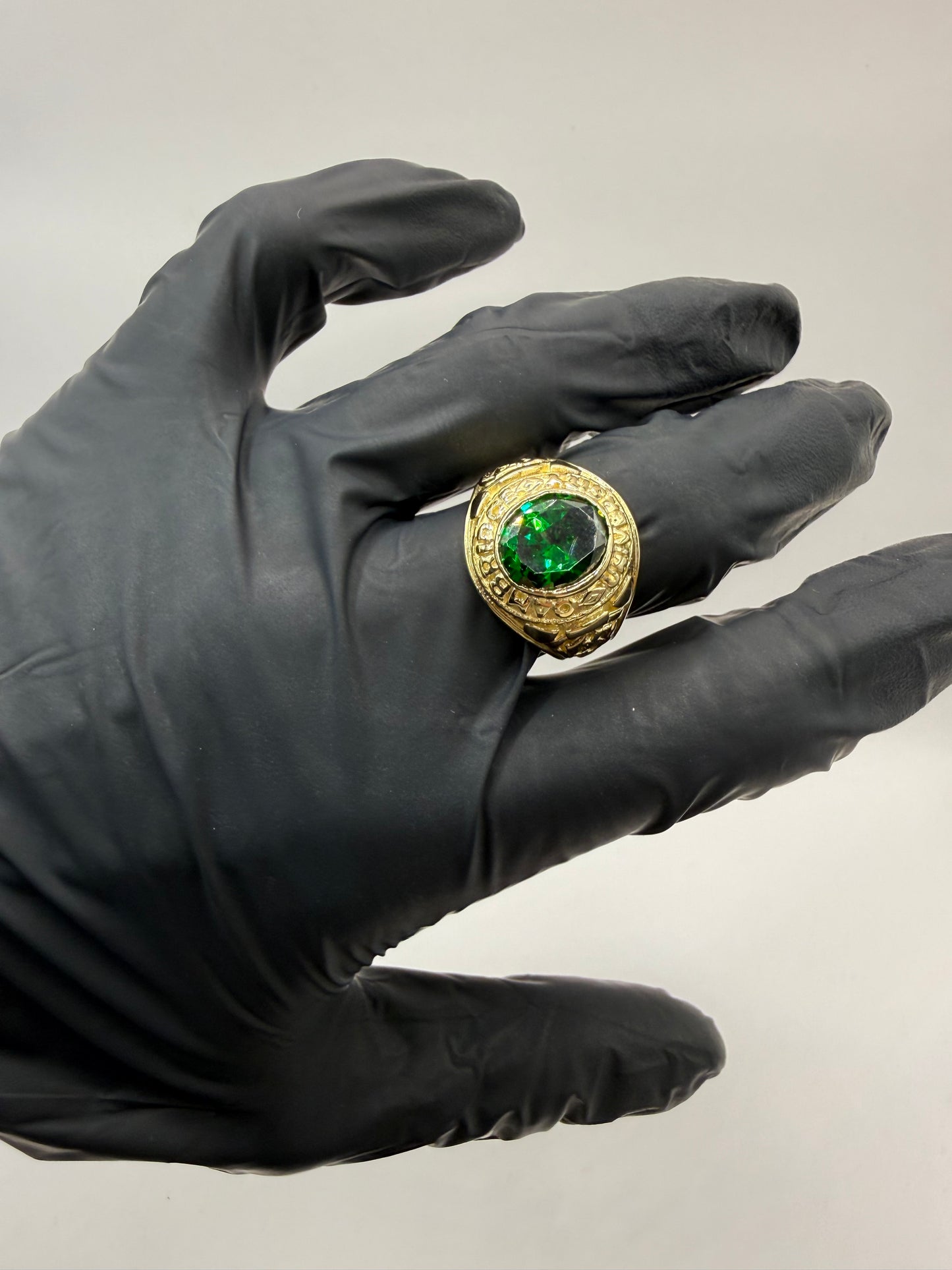 9ct Gold College Ring Size V 13.4g