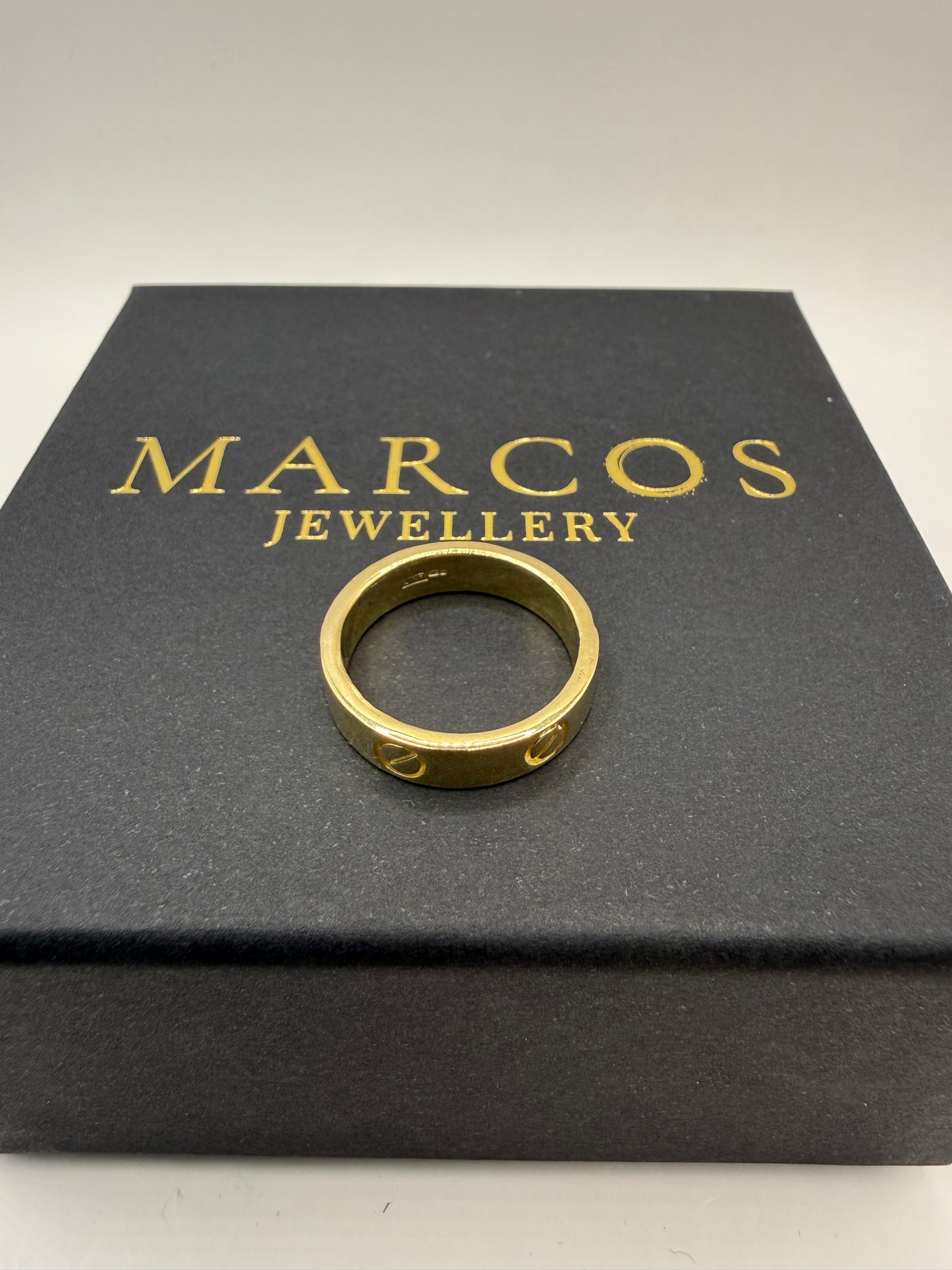 9ct Gold Designer Style Ring