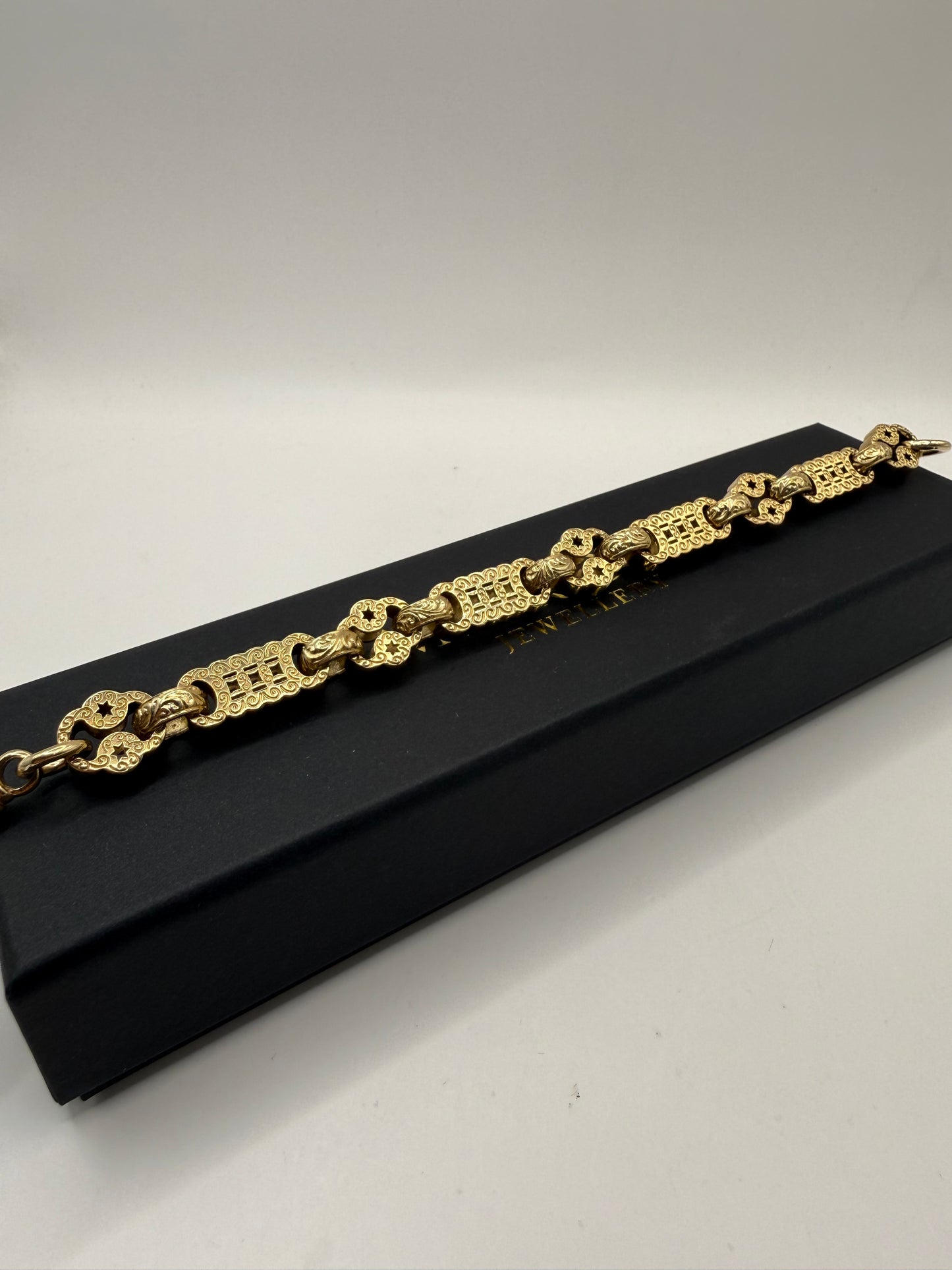 9ct Gold Stars & Bars Bracelet 9.4" 13/14mm 54.1g approx