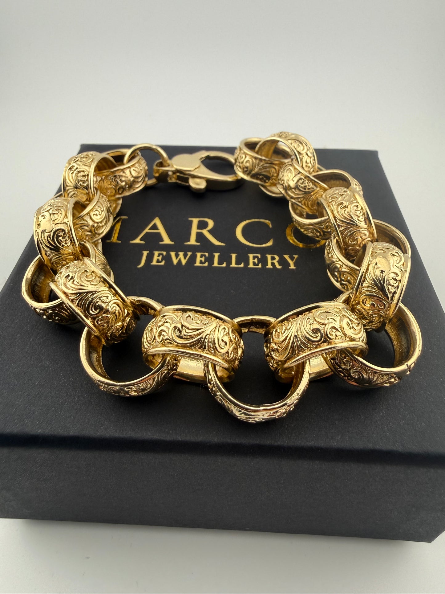 9ct Gold Belcher Bracelet 10.25" 18.5mm 86.39g
