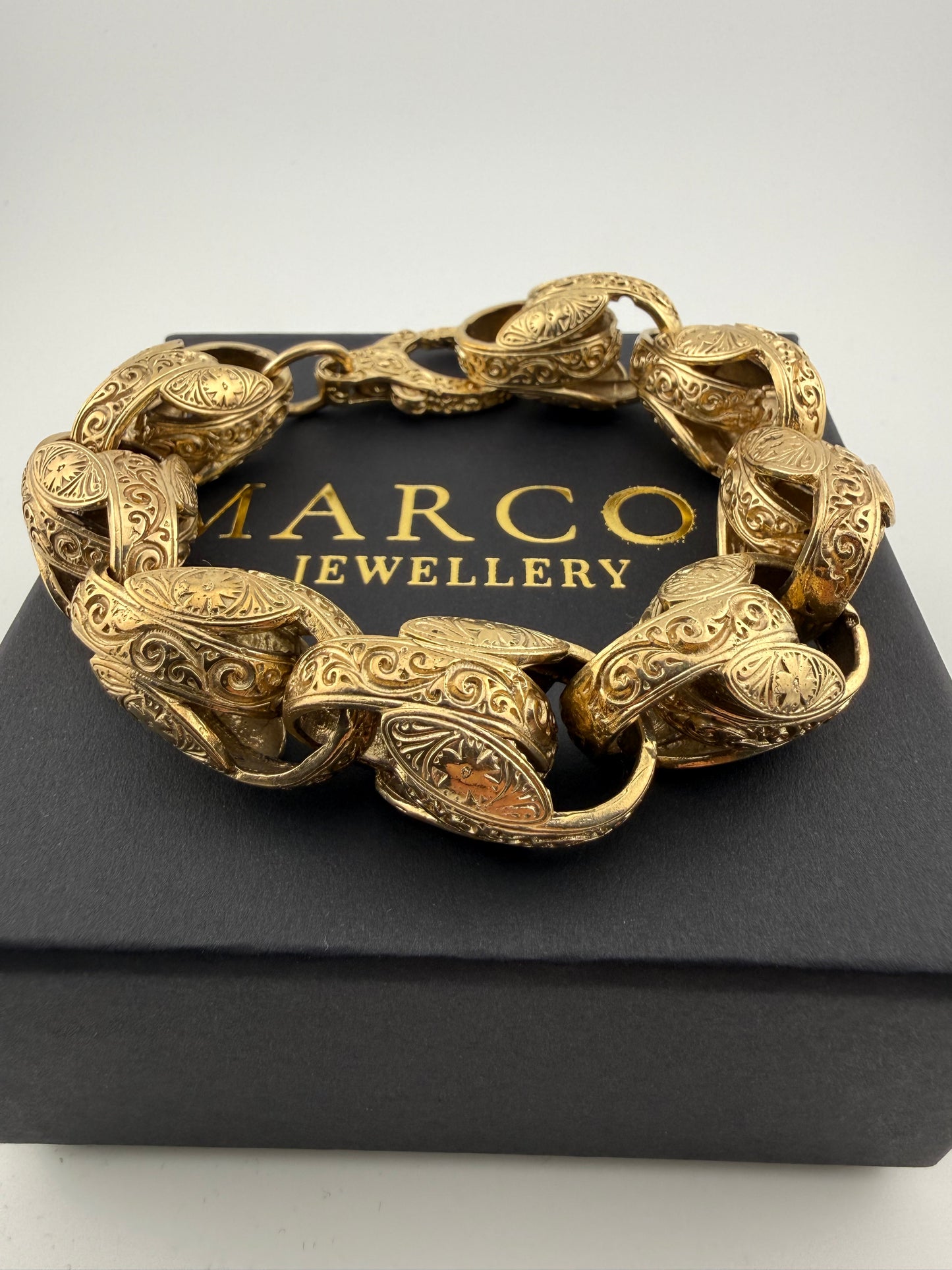 9ct Gold Tulip Bracelet 10” 18mm 96.47g