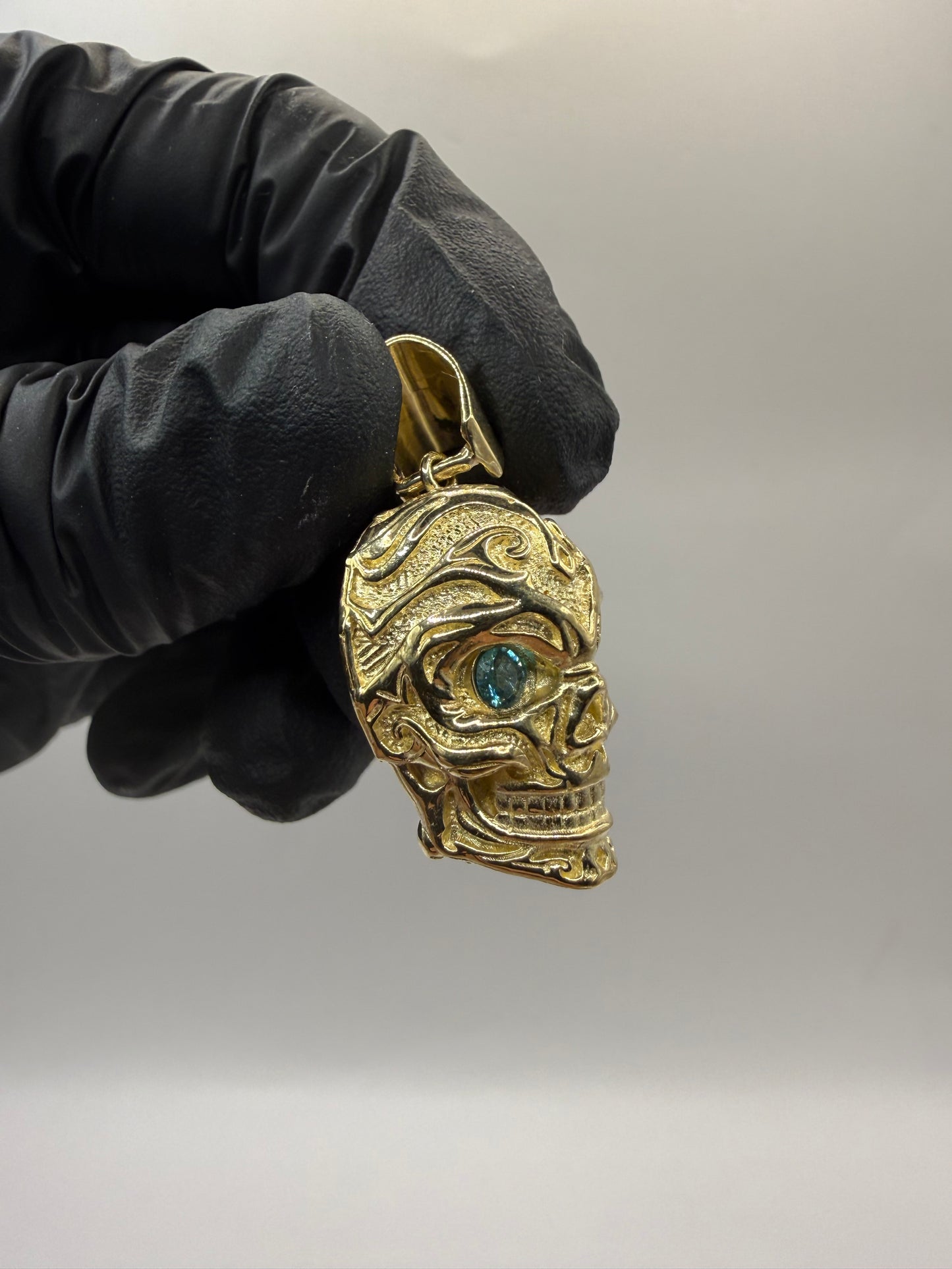 9ct Gold Skull Pendant 1.5" 19mm 6mm bale 7.4g