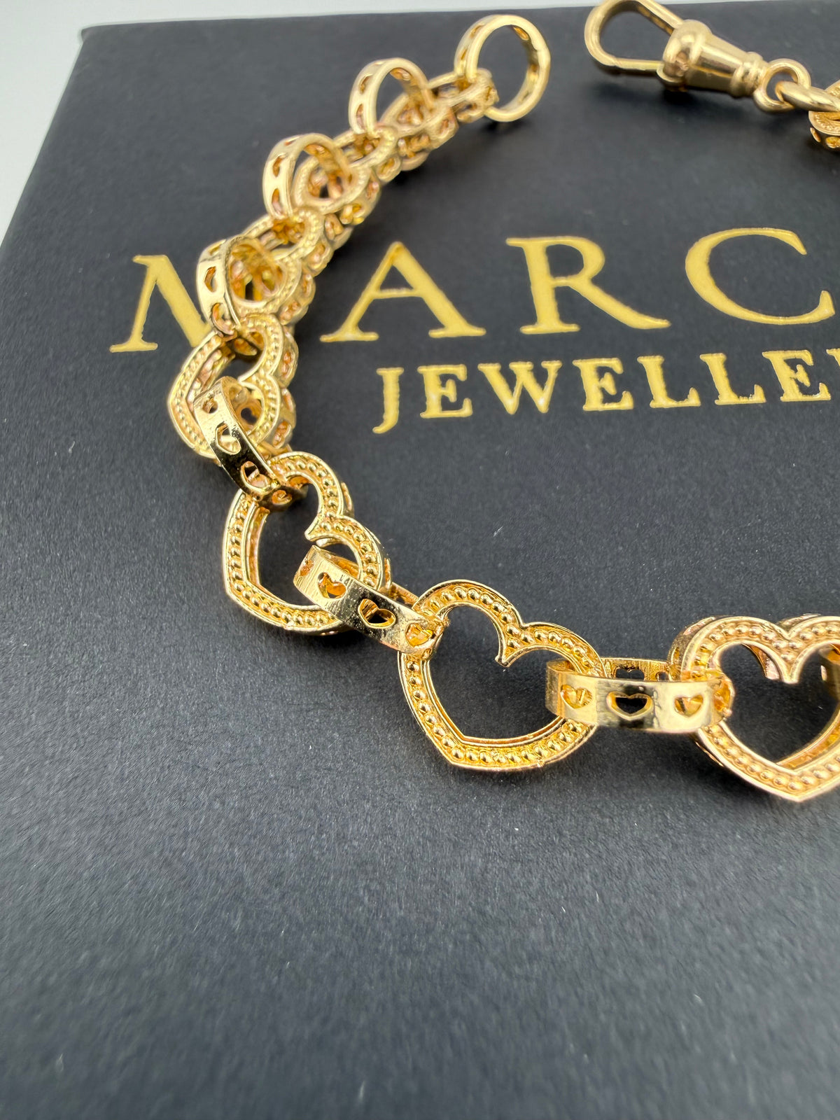 9ct Gold Heart Link bracelet 7.95” 8.5mm 11.8g
