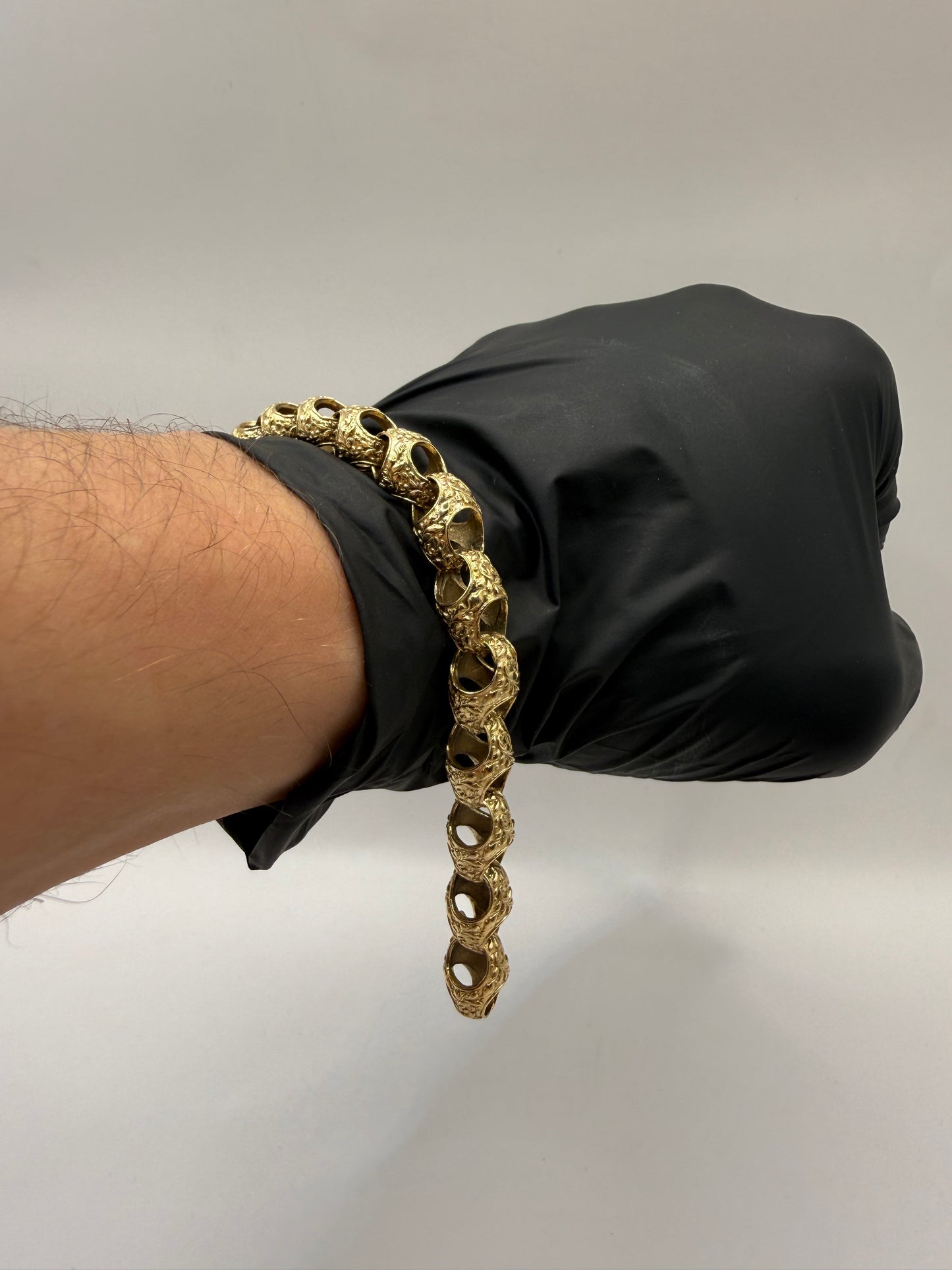 9ct Gold Acorn Bracelet 8.25" 9/10mm 30.5g