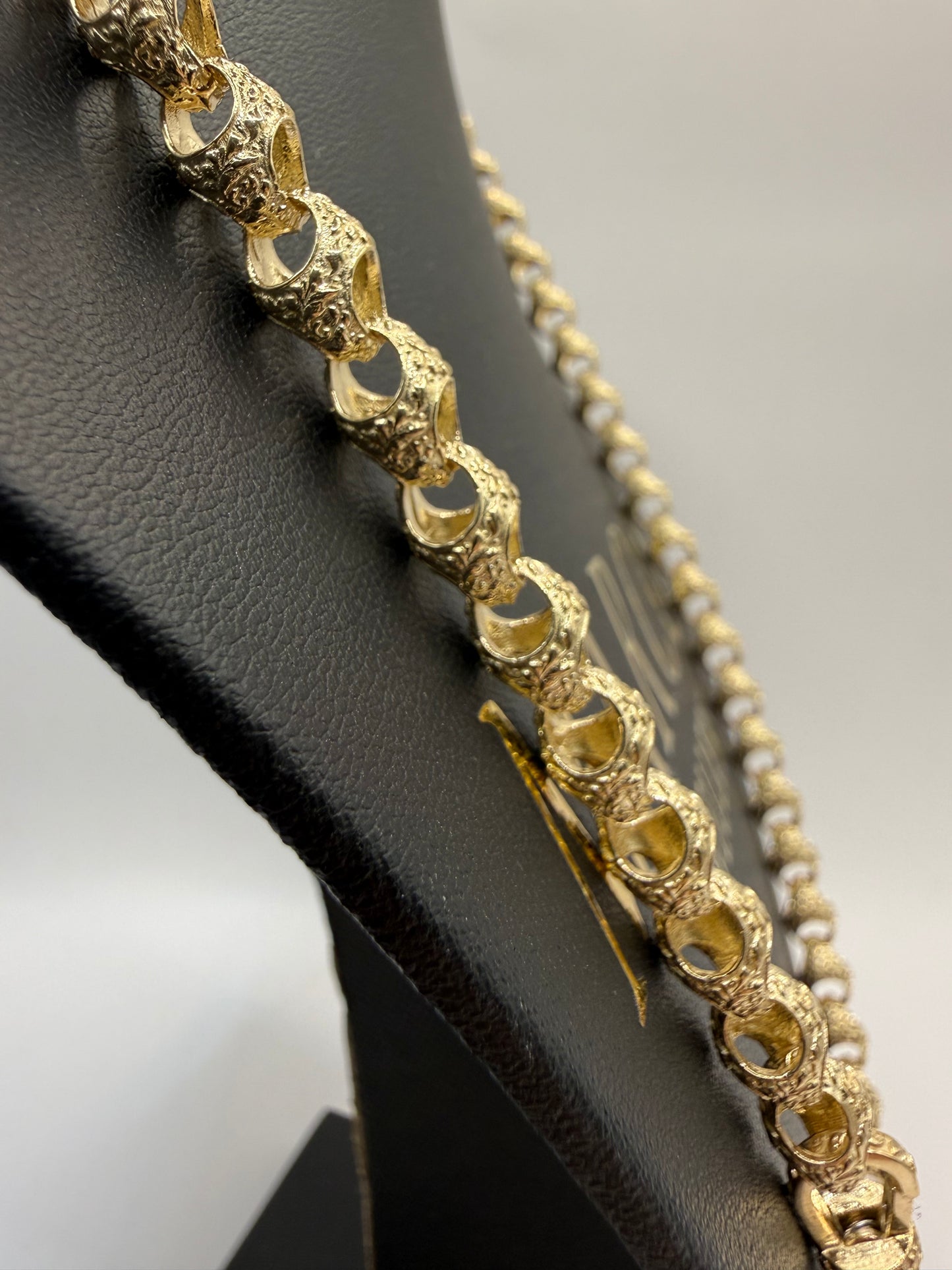 9ct Gold Acorn Chain 24.25" 8mm 62.82g