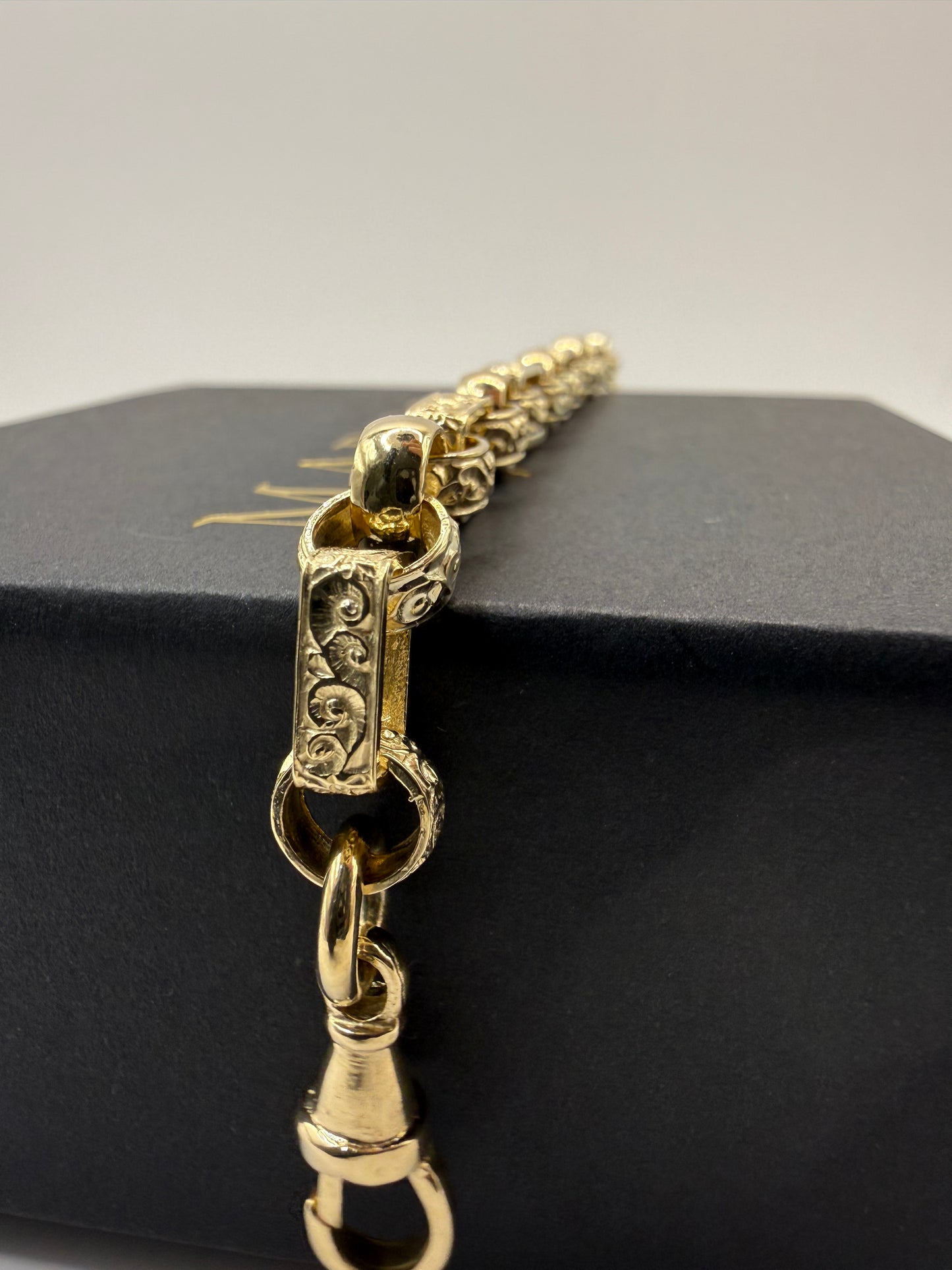 9ct Gold Gypsy Bracelet 7.5" 8mm 19.06g