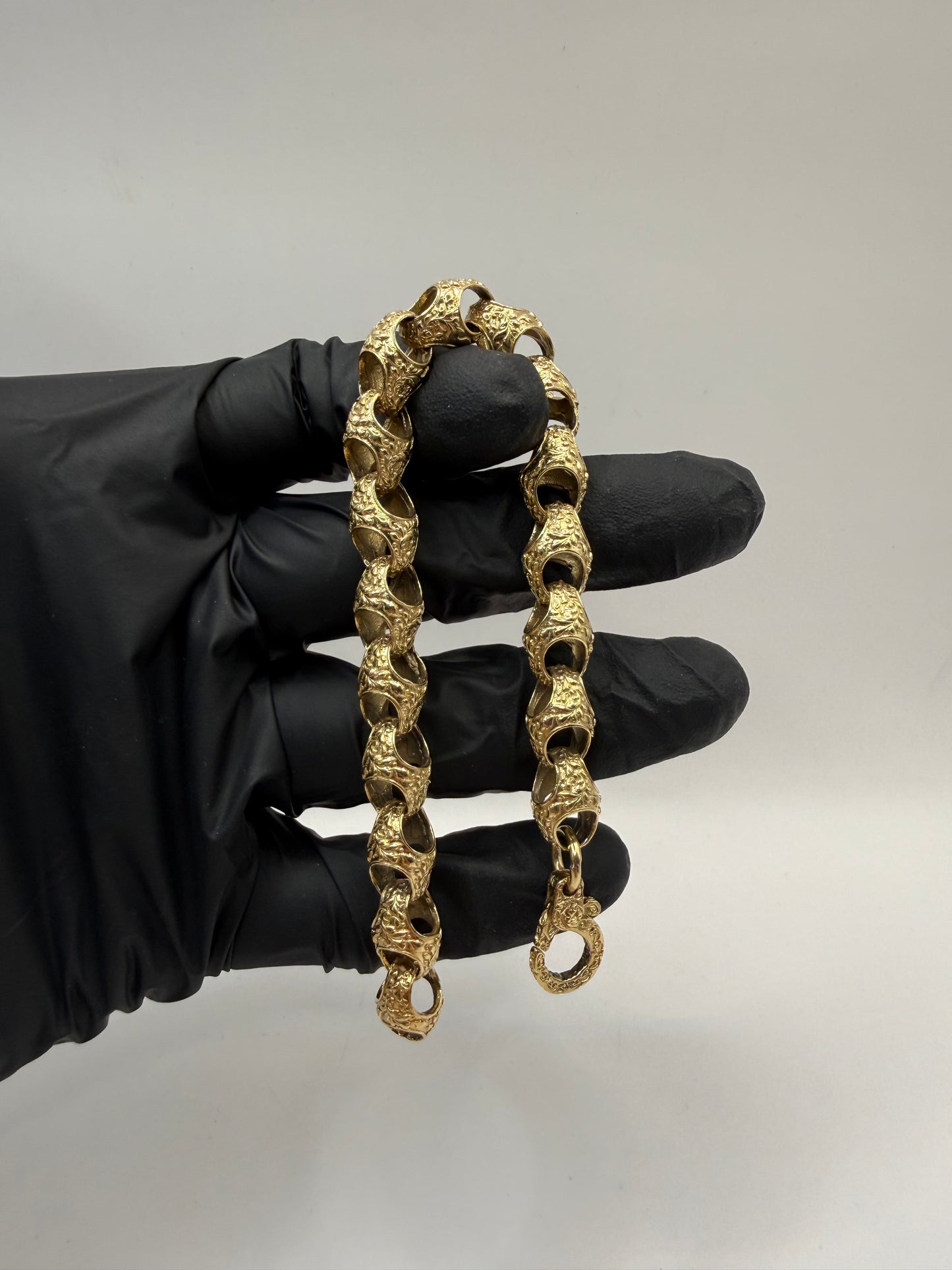 9ct Gold Acorn Bracelet 8.25" 9/10mm 30.5g