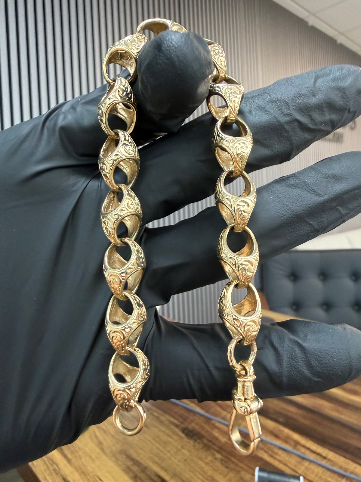 9ct Gold Acorn Bracelet 9" 10mm 30g