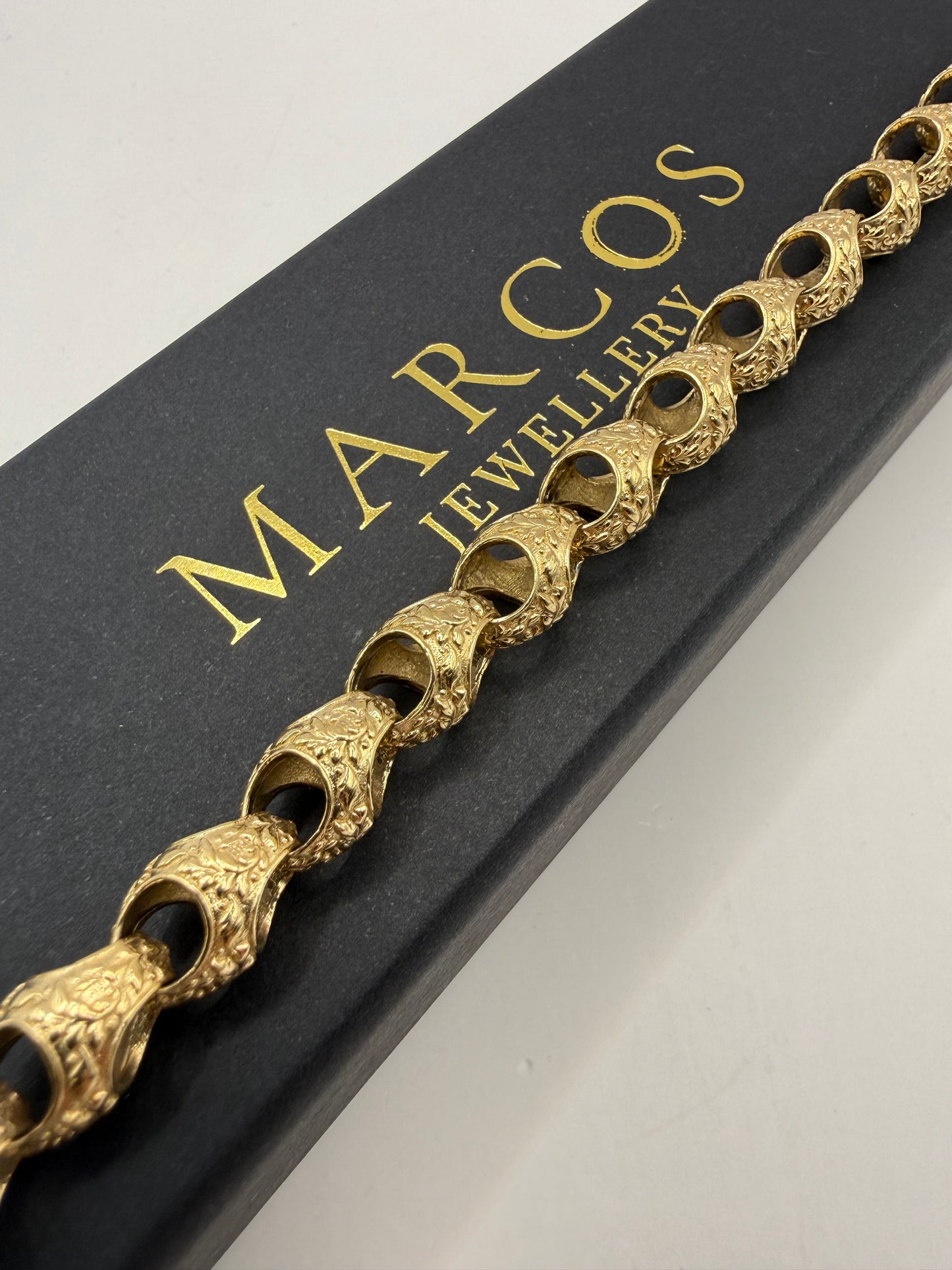 9ct Gold Acorn Bracelet 8.25" 9/10mm 30.5g