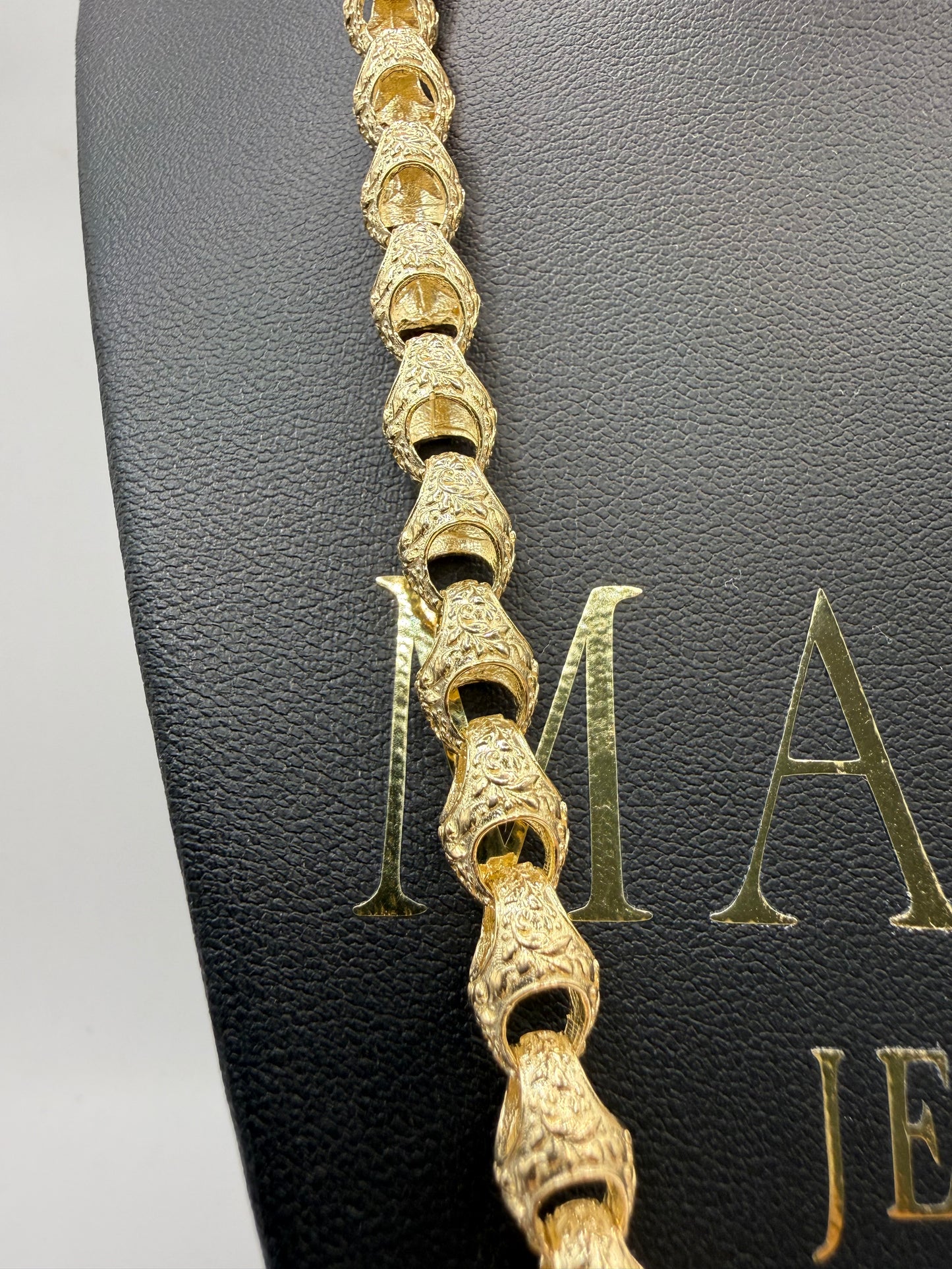 9ct Gold Acorn Chain 24.25" 8mm 62.82g