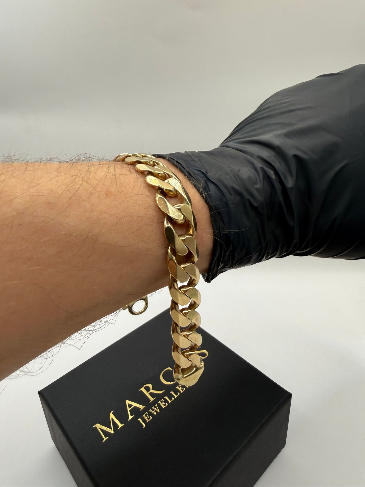 9ct Gold Curb Bracelet 9" 13.5mm 56g