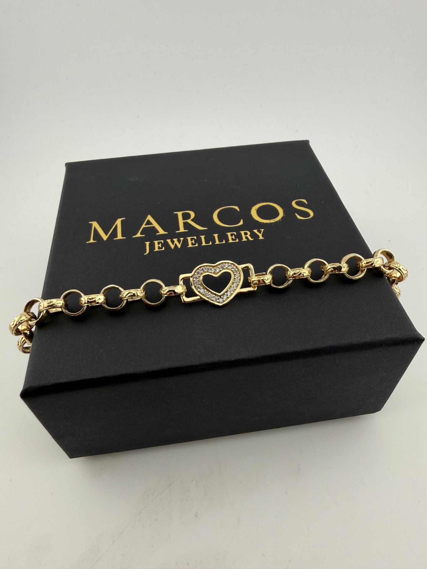 9ct Gold CZ Heart Belcher Bracelet 6.5" 7.5mm 10.8g