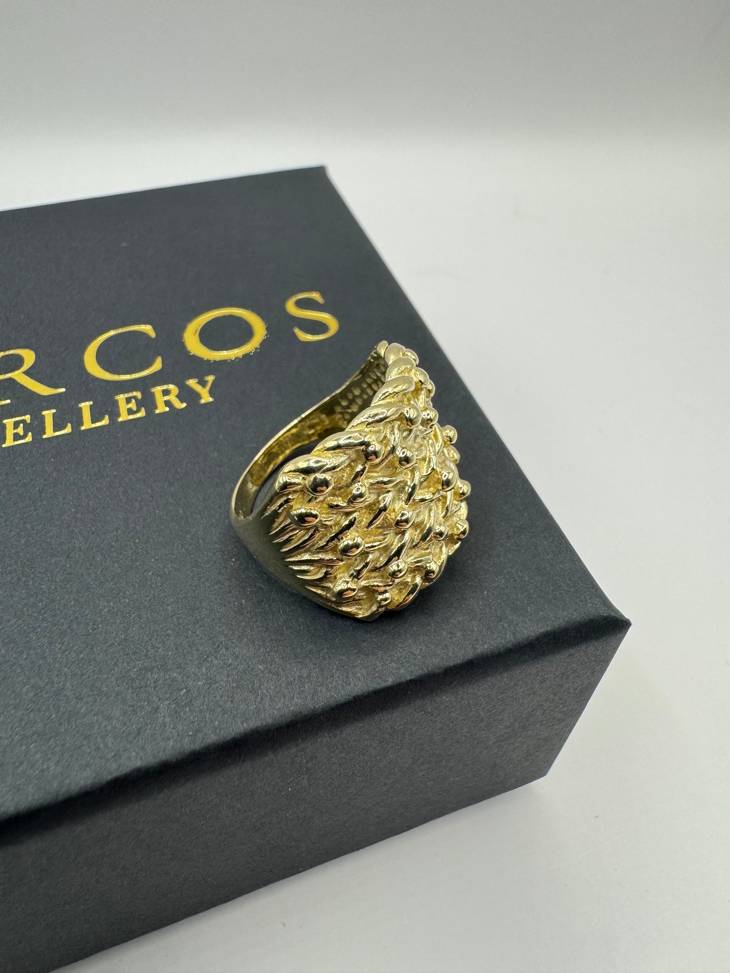 9ct Gold Keeper Ring Size S 11g